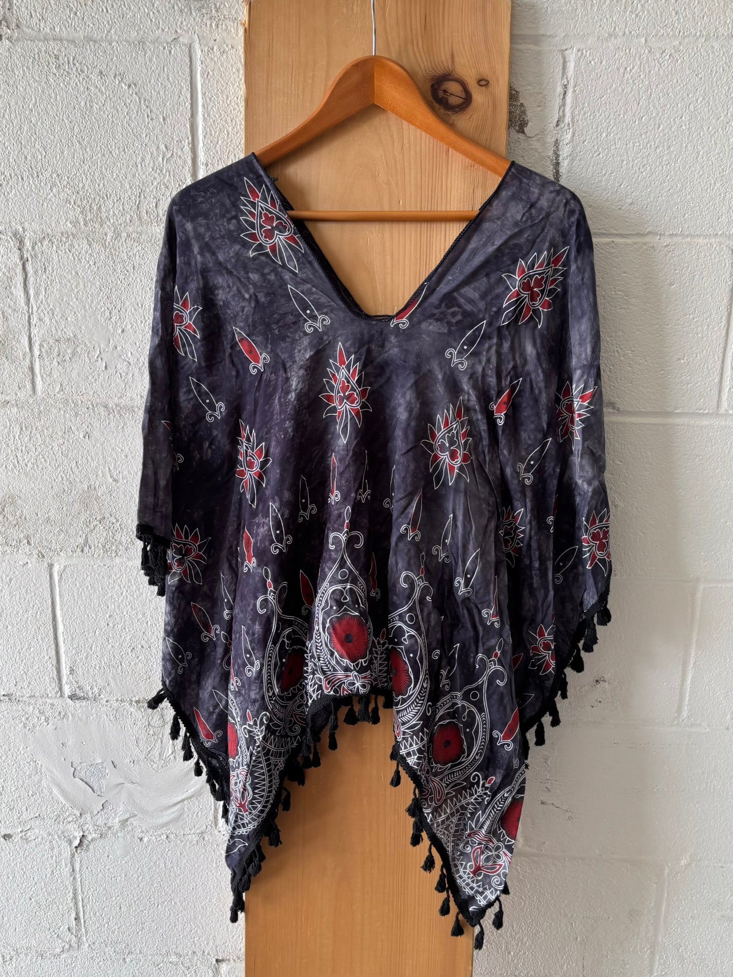 Tassel V-Neck Poncho : OS