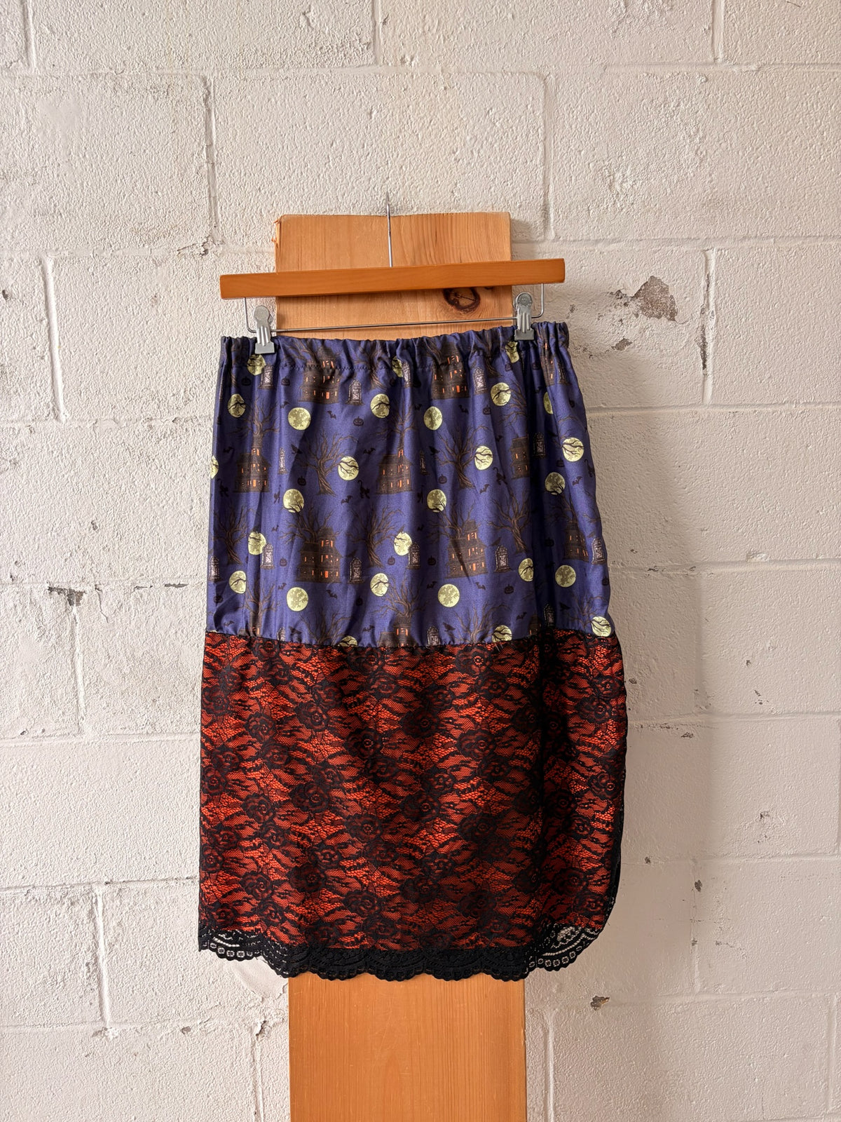 WHSE479 Original Spooky Skirt : 32” W