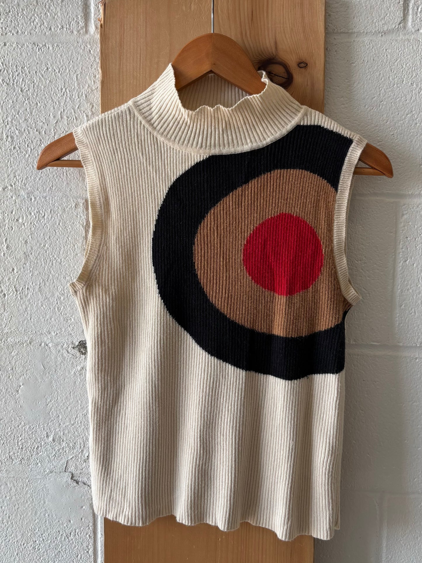 Bullseye Sleeveless Sweater : M