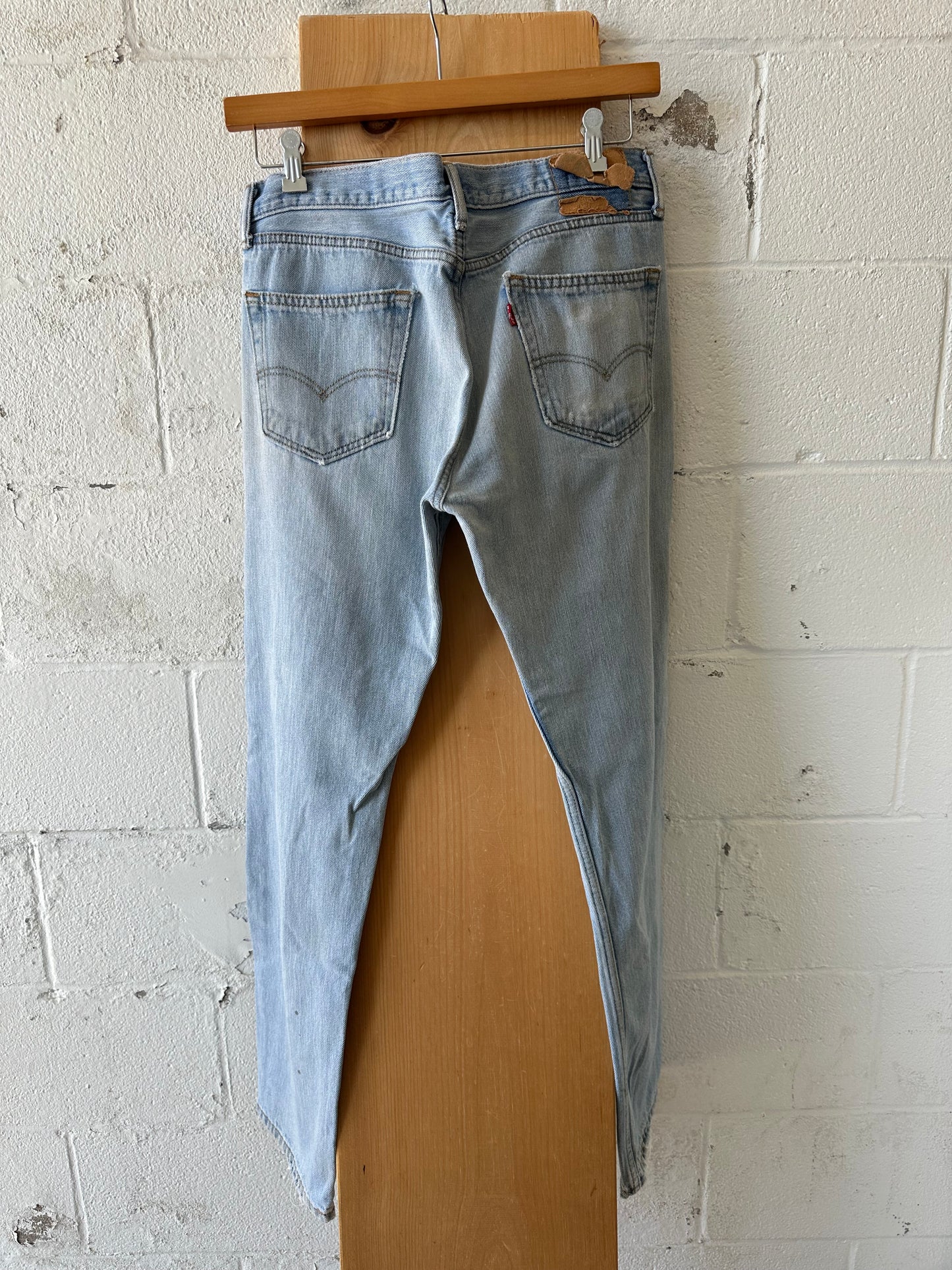 Light Wash Levi’s : 34” W