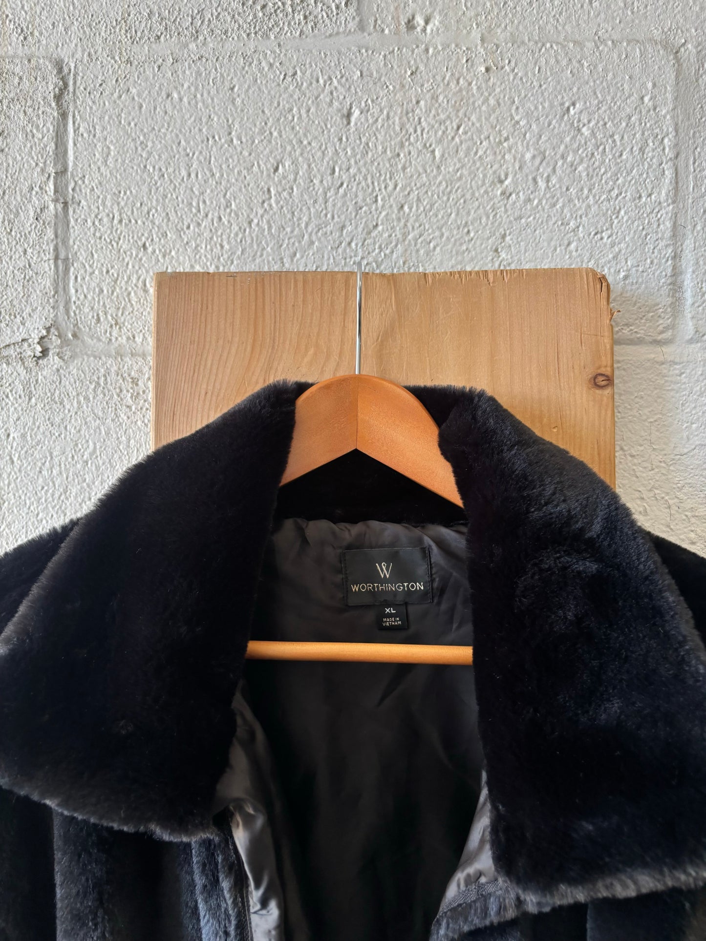 Black Faux Fur Jacket : XL
