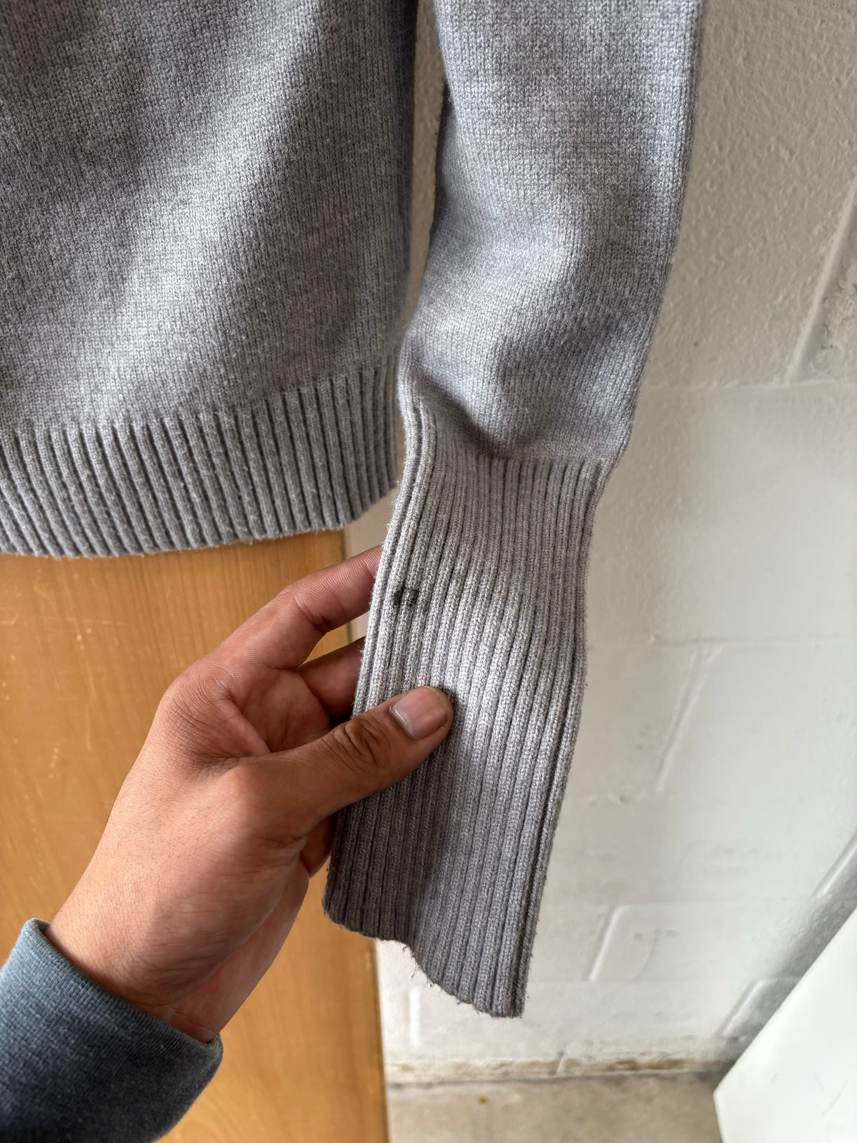 Light Gray Off-Shoulder Sweater : M
