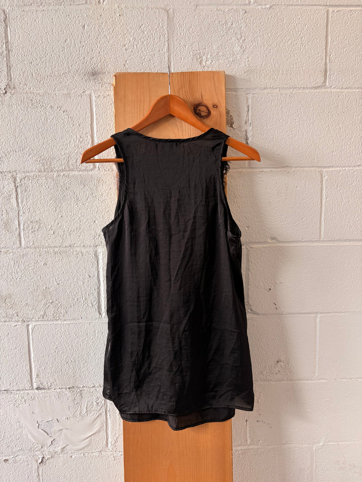 Long Rosette Embellished Tank : M