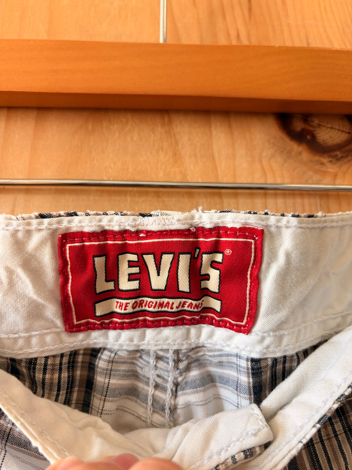 Plaid Levi’s Cargo Shorts : 34