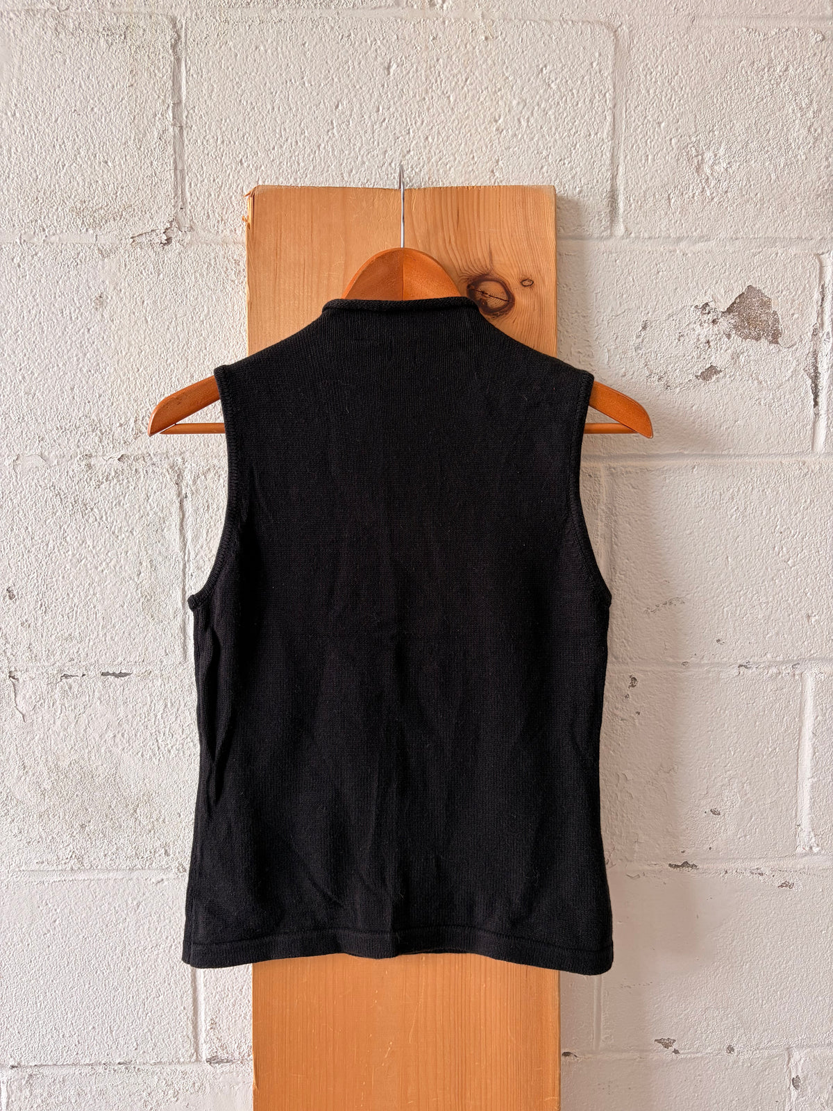 Sleeveless Knit Black Mock Neck Sweater : M