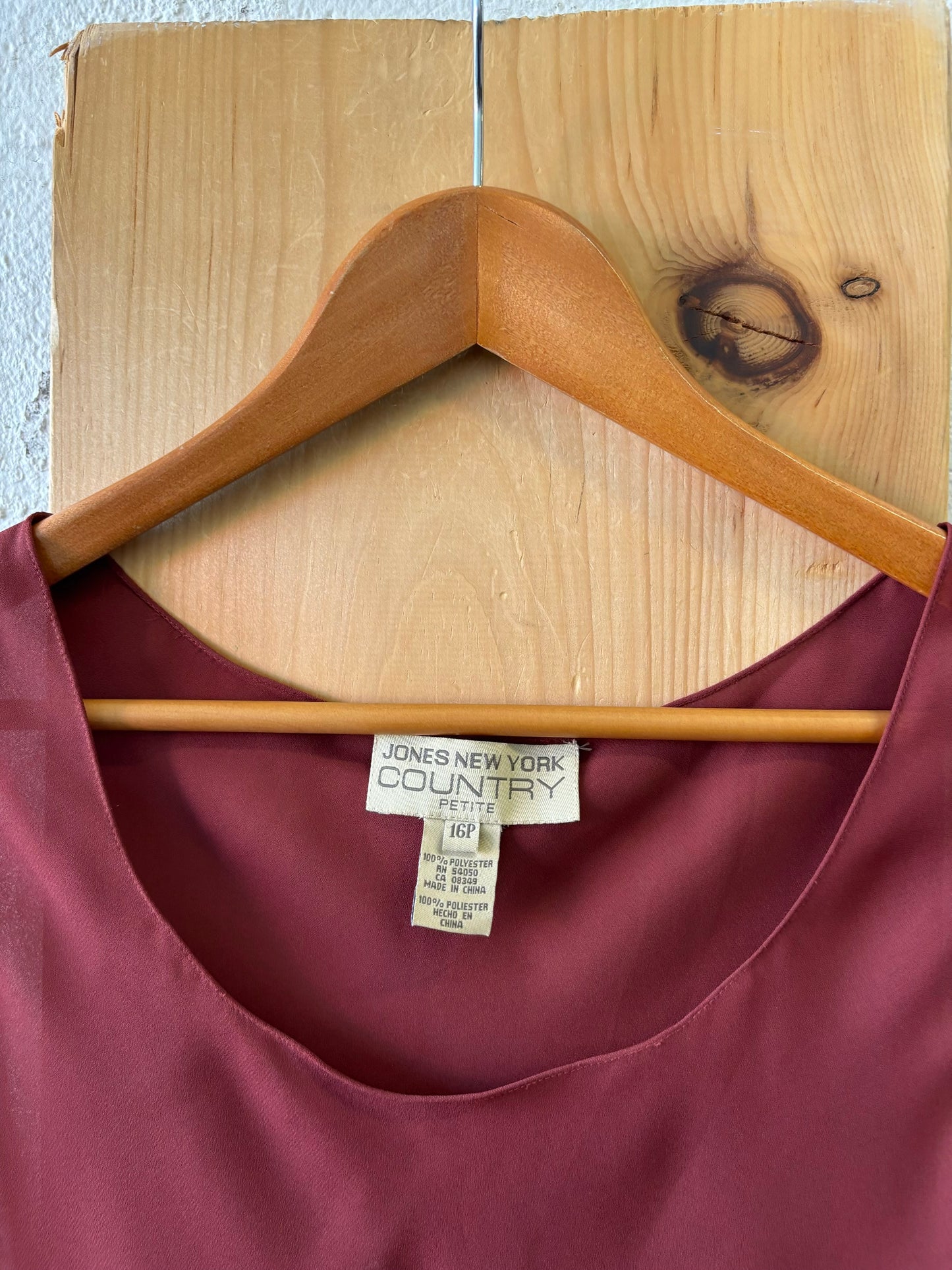 Maroon Scoop Neck Tank : 16P