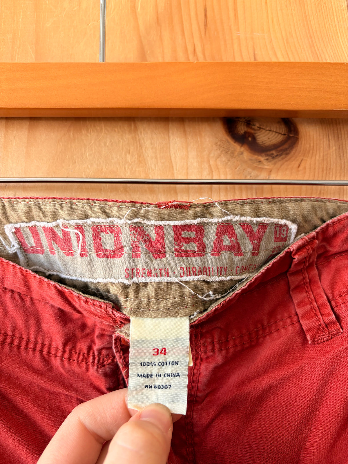 Union Bay Rust Cargo Shorts : 34