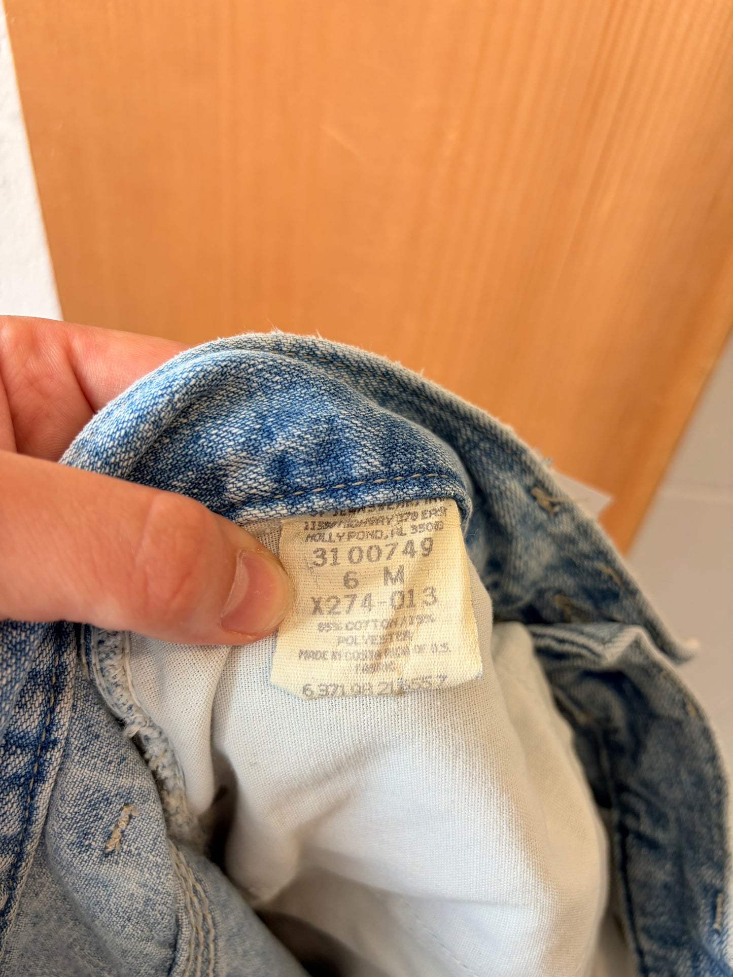 Light Wash Denim Capris : 6