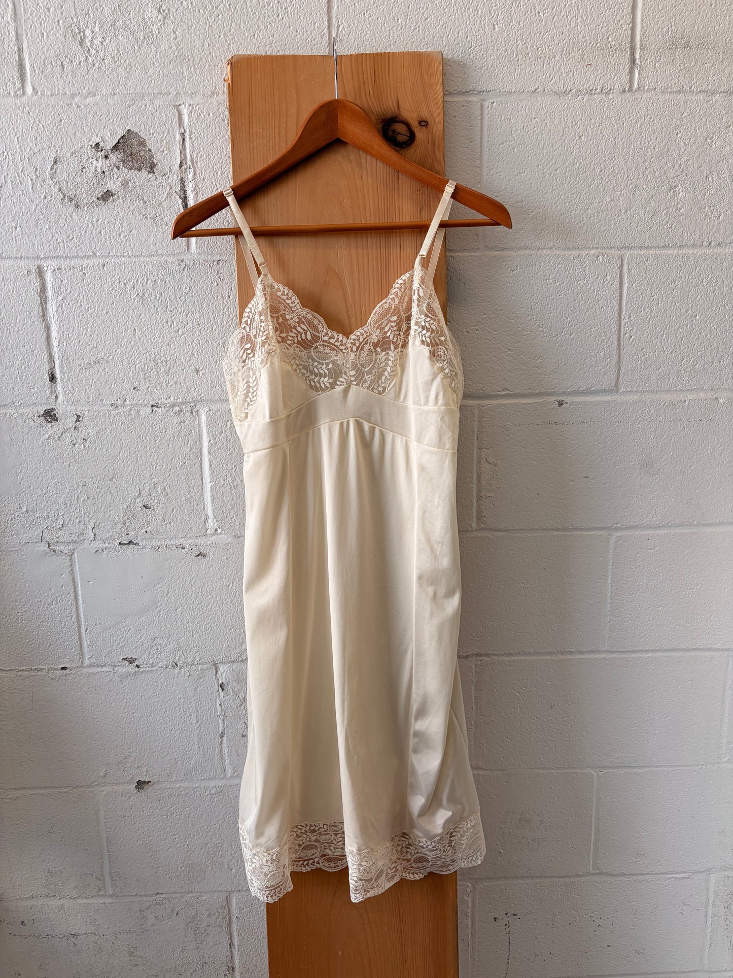 Vtg Ivory Lace Slip : S/M