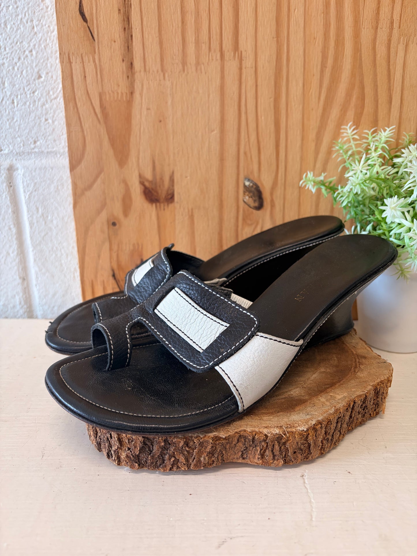 Black & White Wedges : Size 6