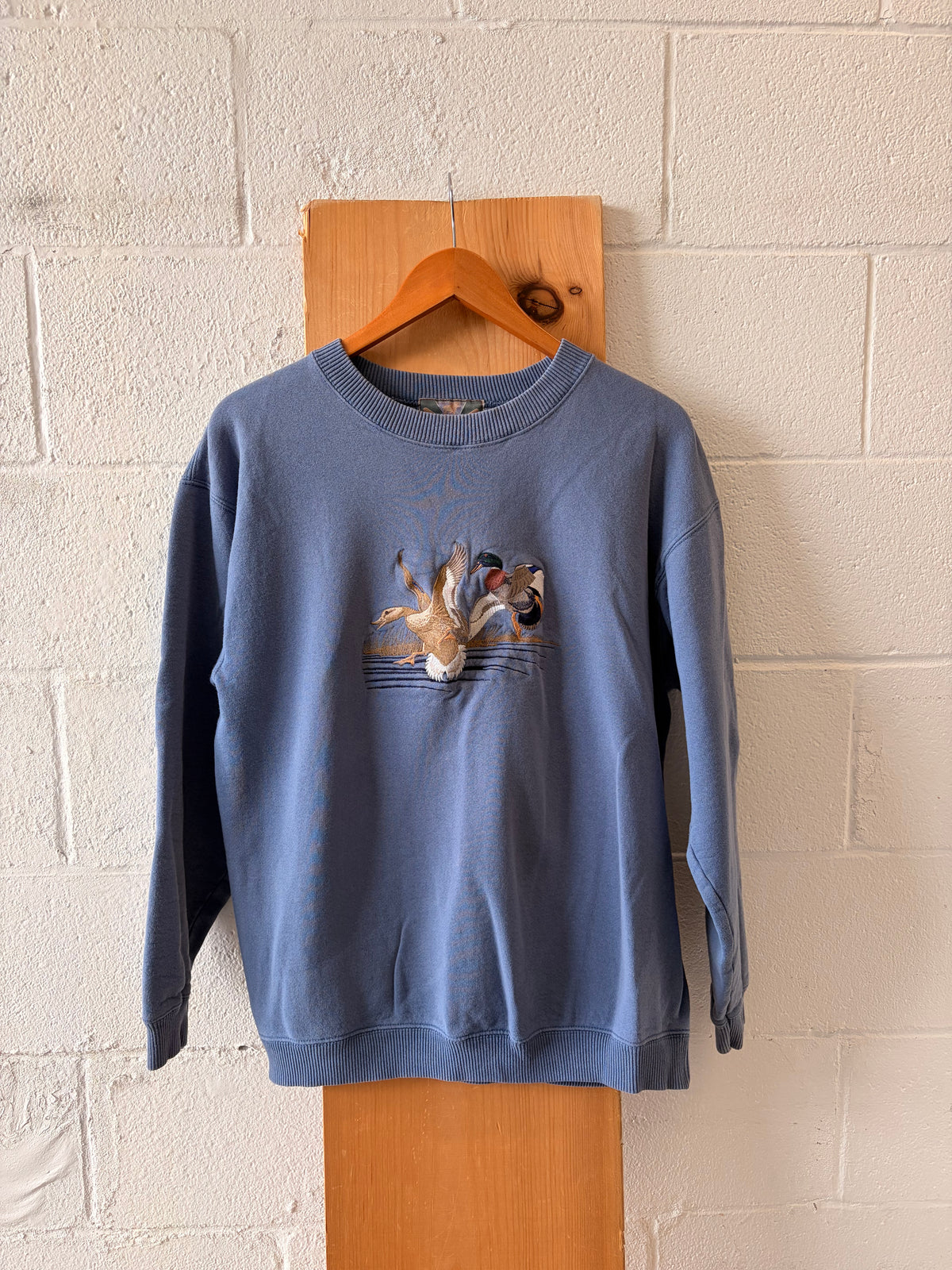 Vtg Duck Embroidered Crewneck : L