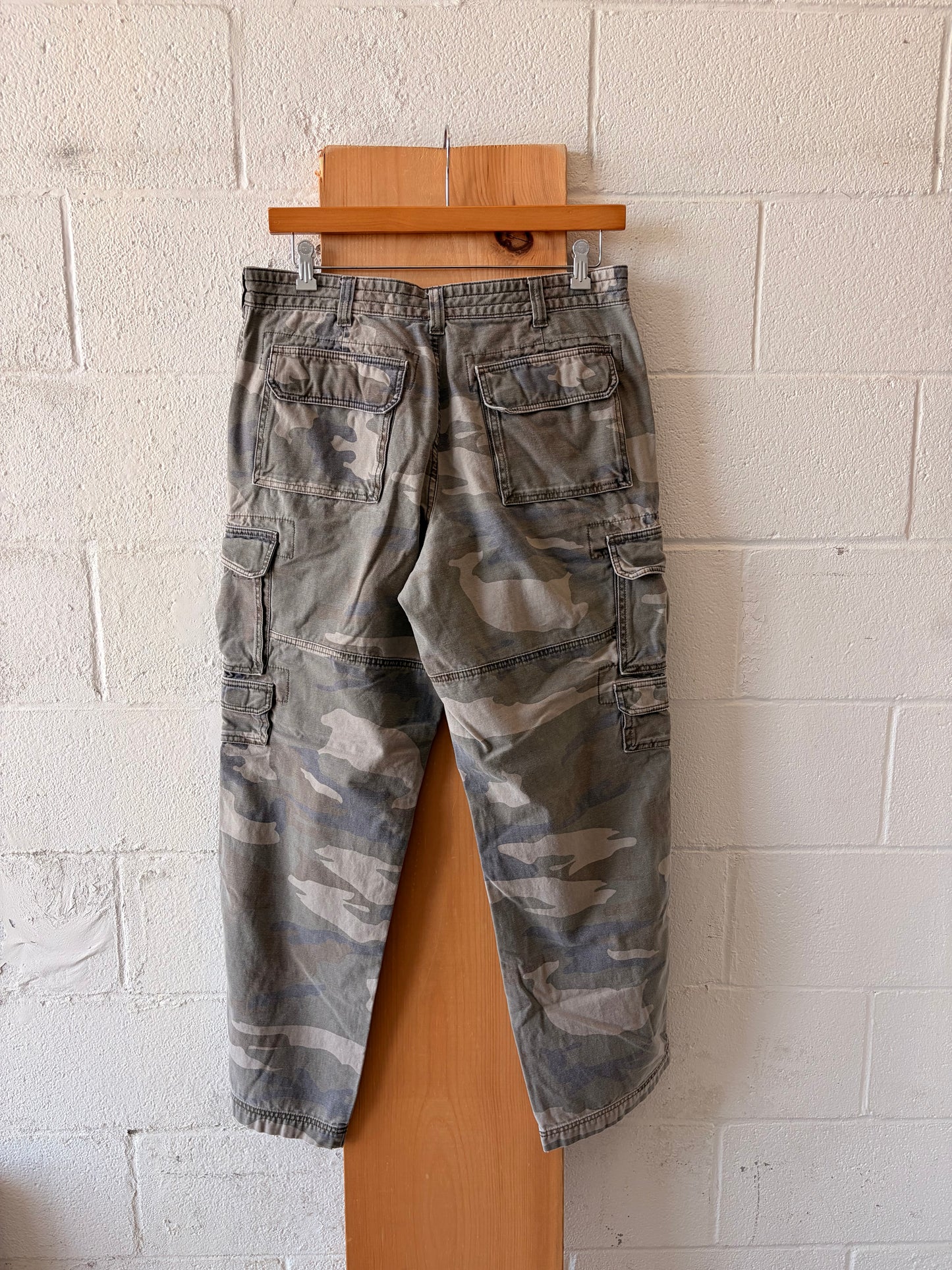 Camo Cargos : 36x32