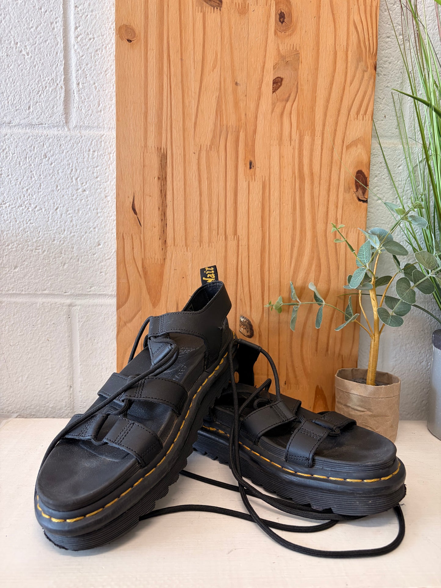 Dr. Marten’s Black Gladiator Sandals : Size Women’s 9