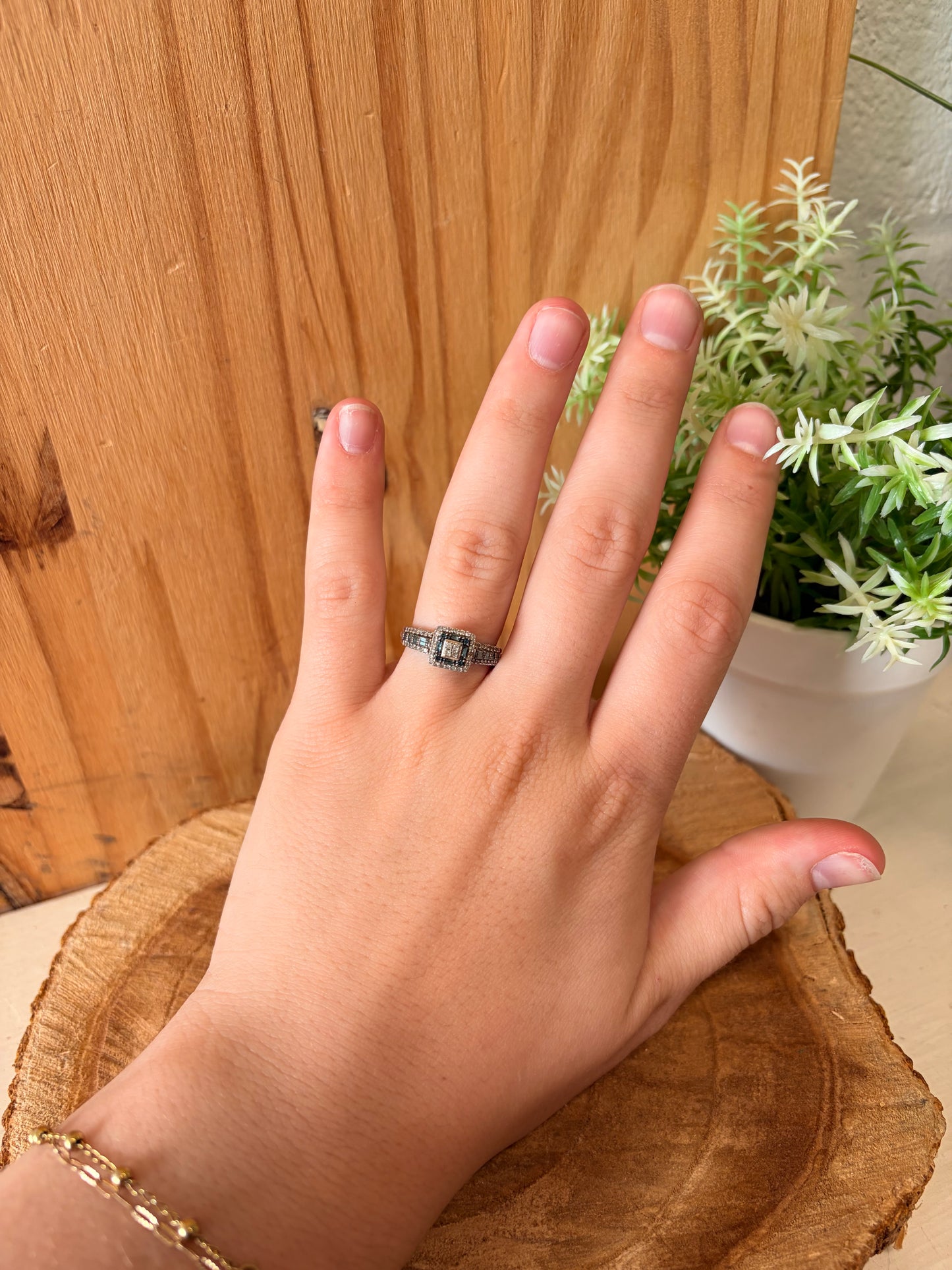 925 Sterling Teal Stone Detailed Ring : Size 6.75
