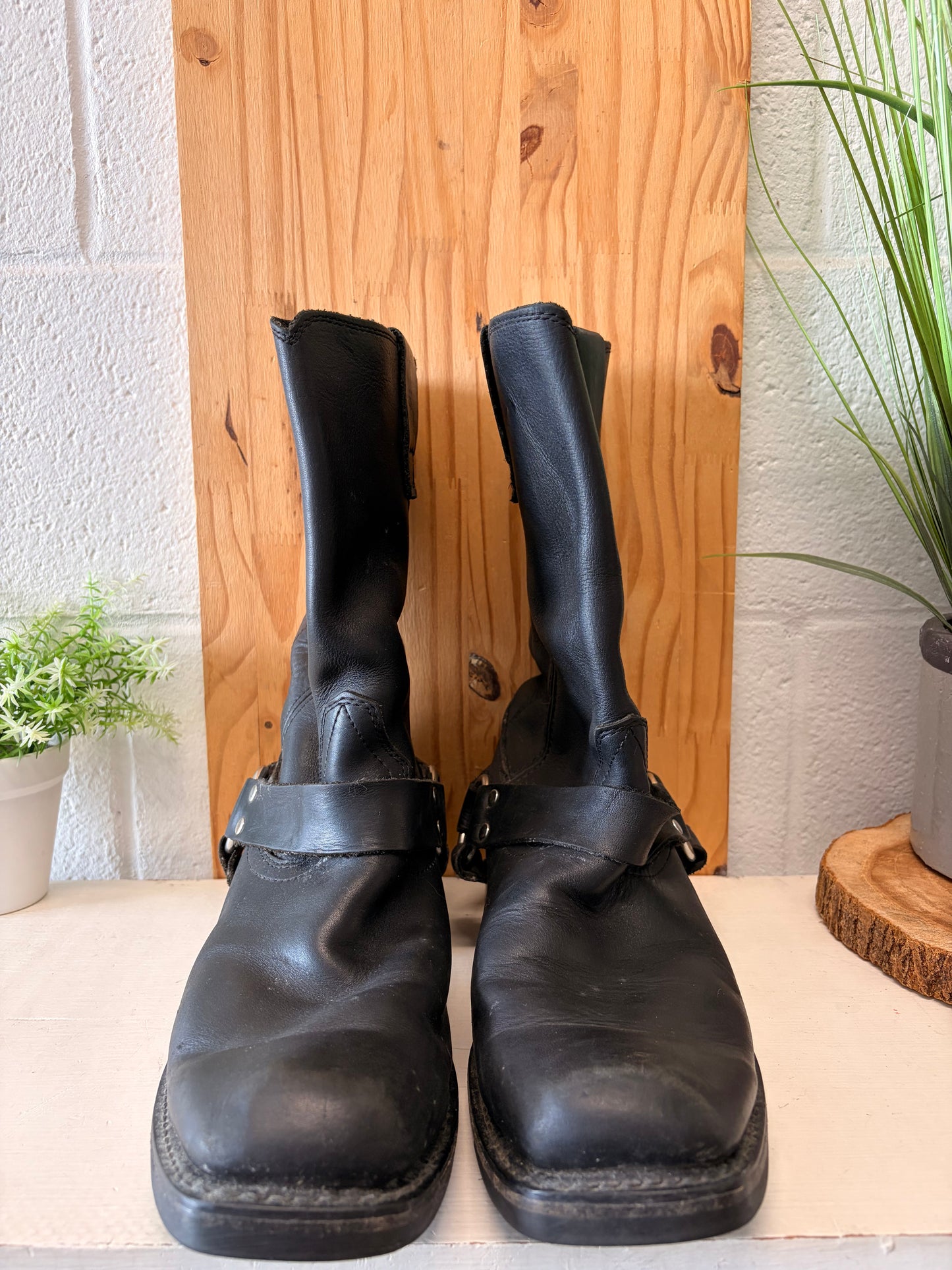 Durango Black Harness Boots : Men’s 11