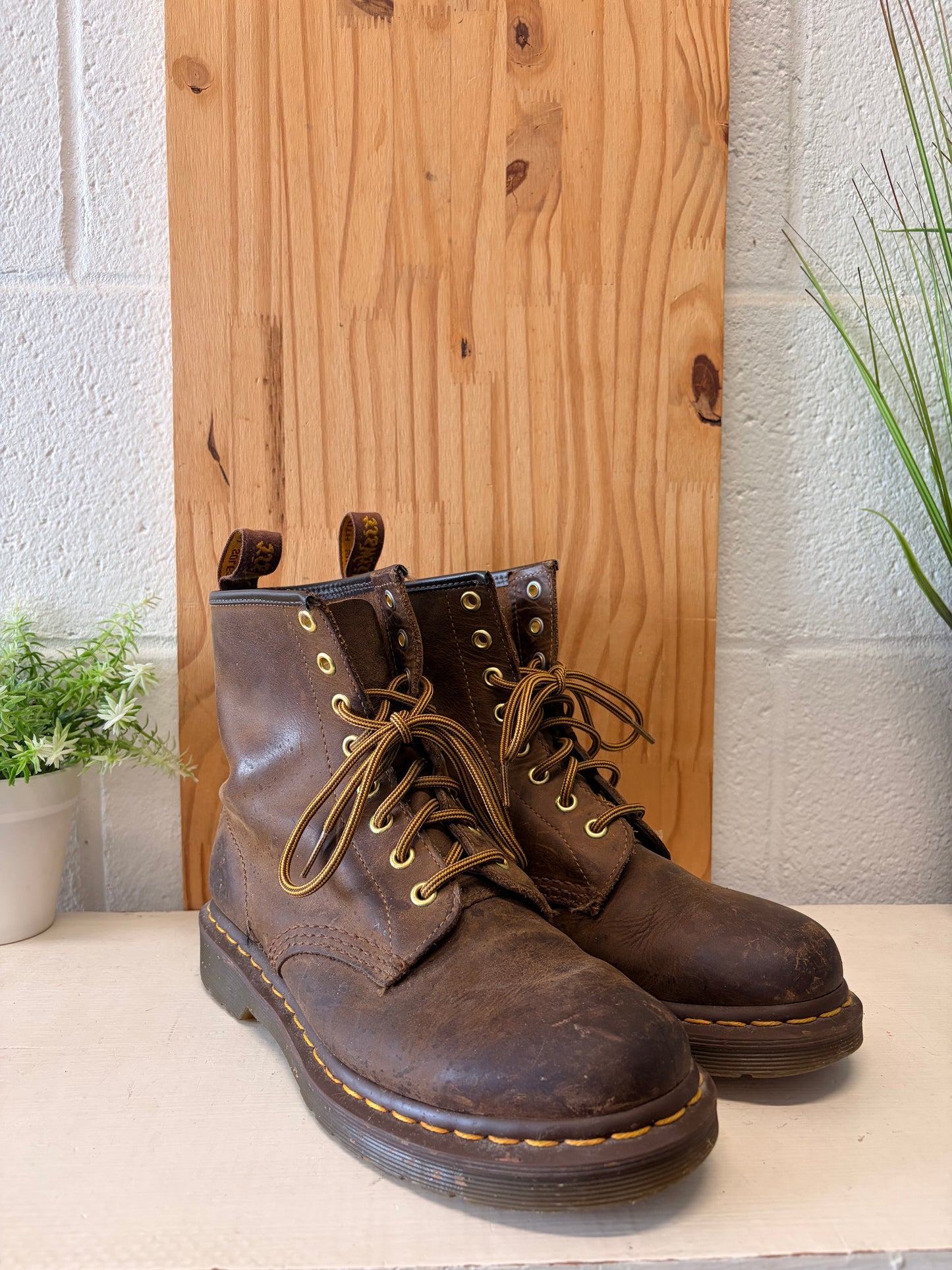 Dr. Marten Brown Boots : 6M