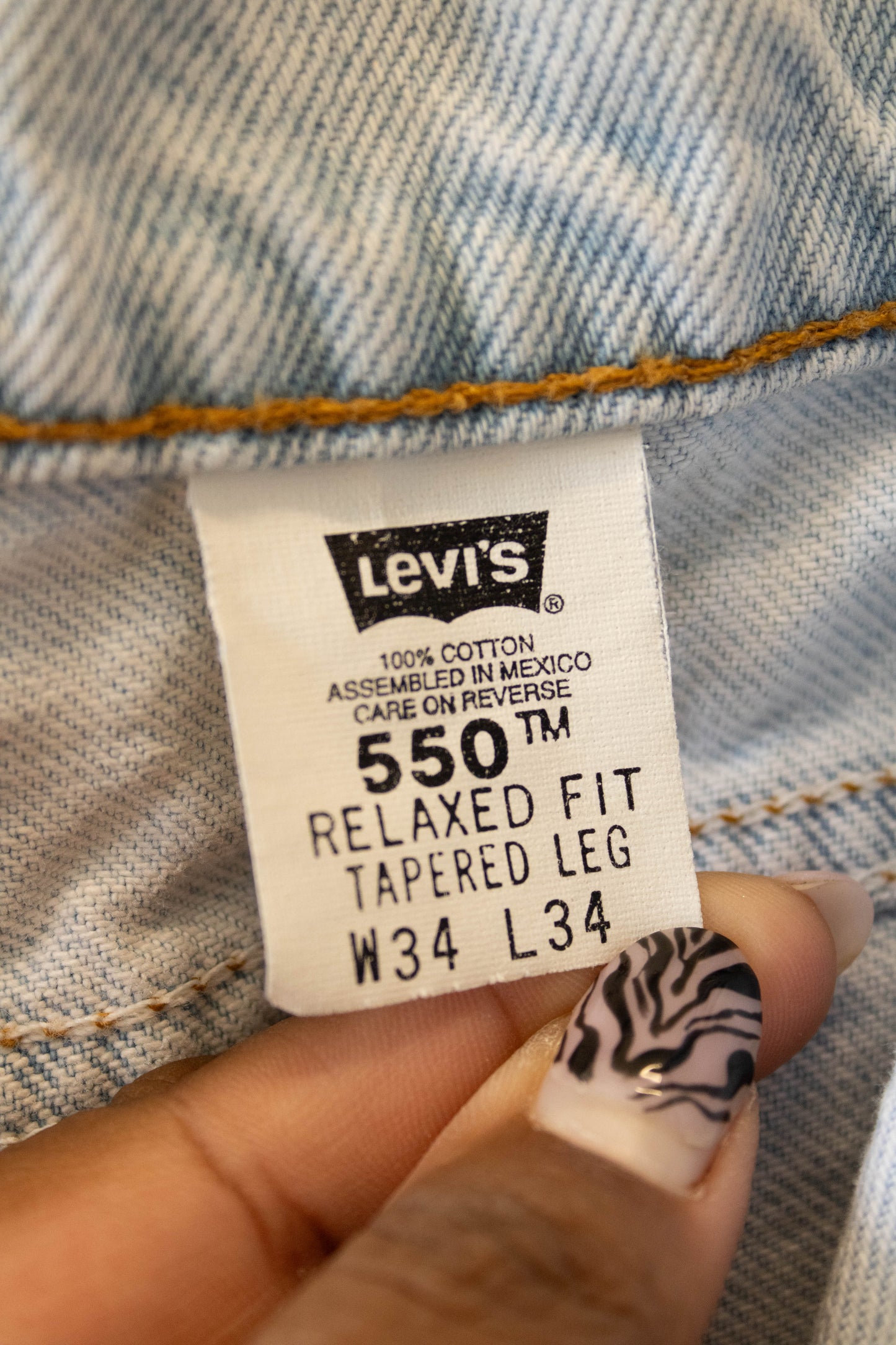 Vtg Light Wash Levi’s 550s : 32