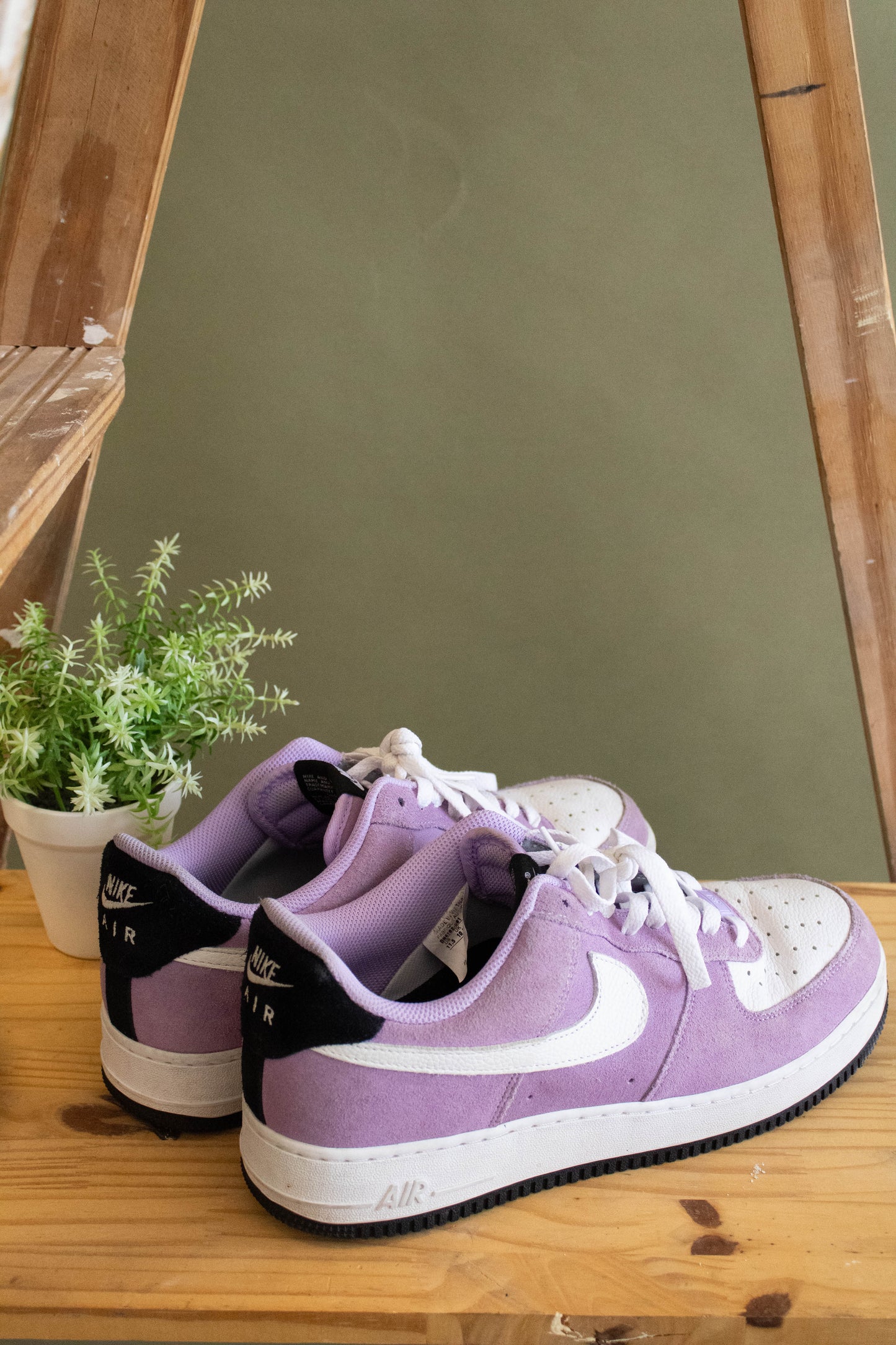 Lavender Nike Air Forces : 11.5