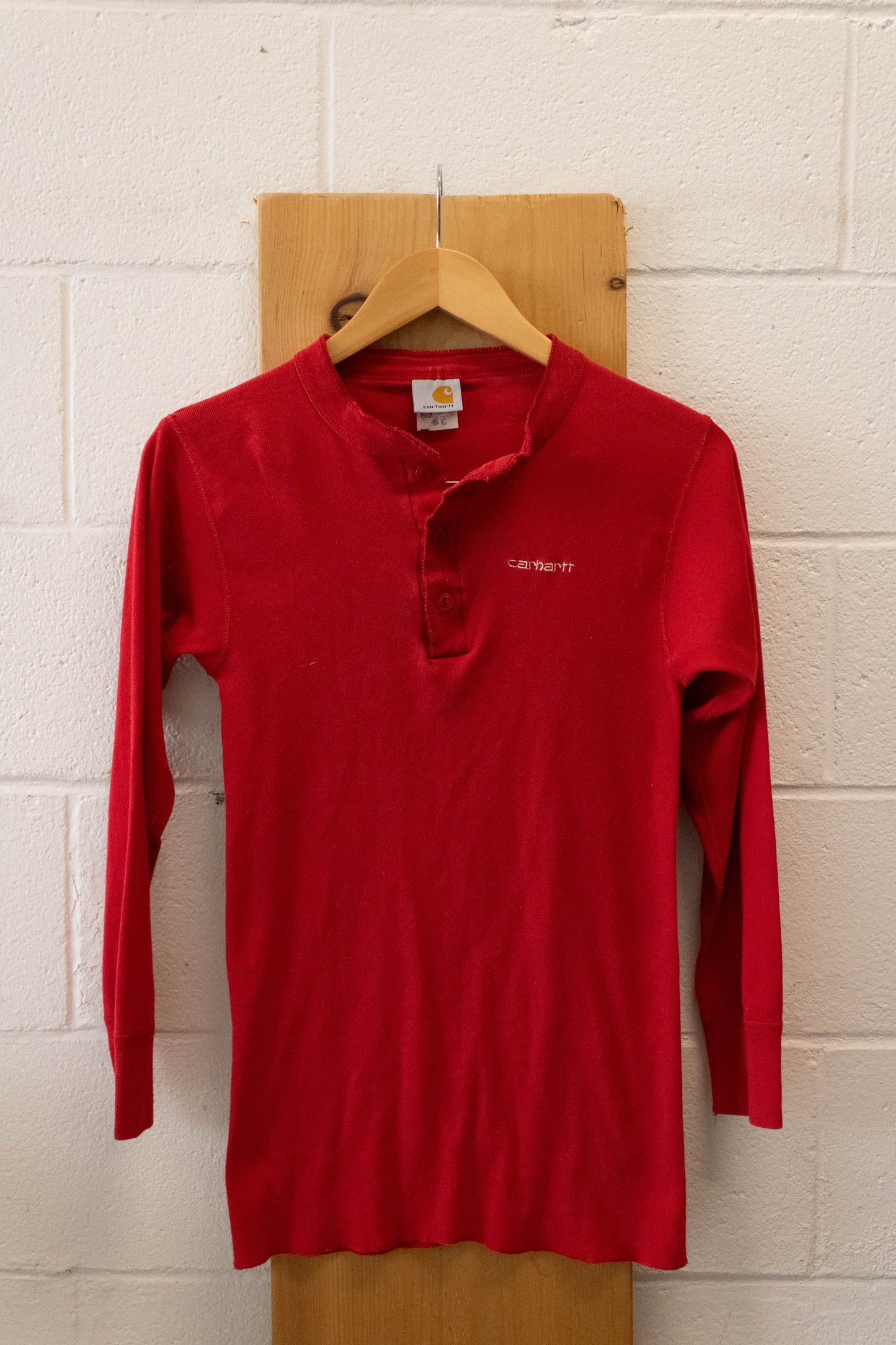 Red Carhartt Henley : M