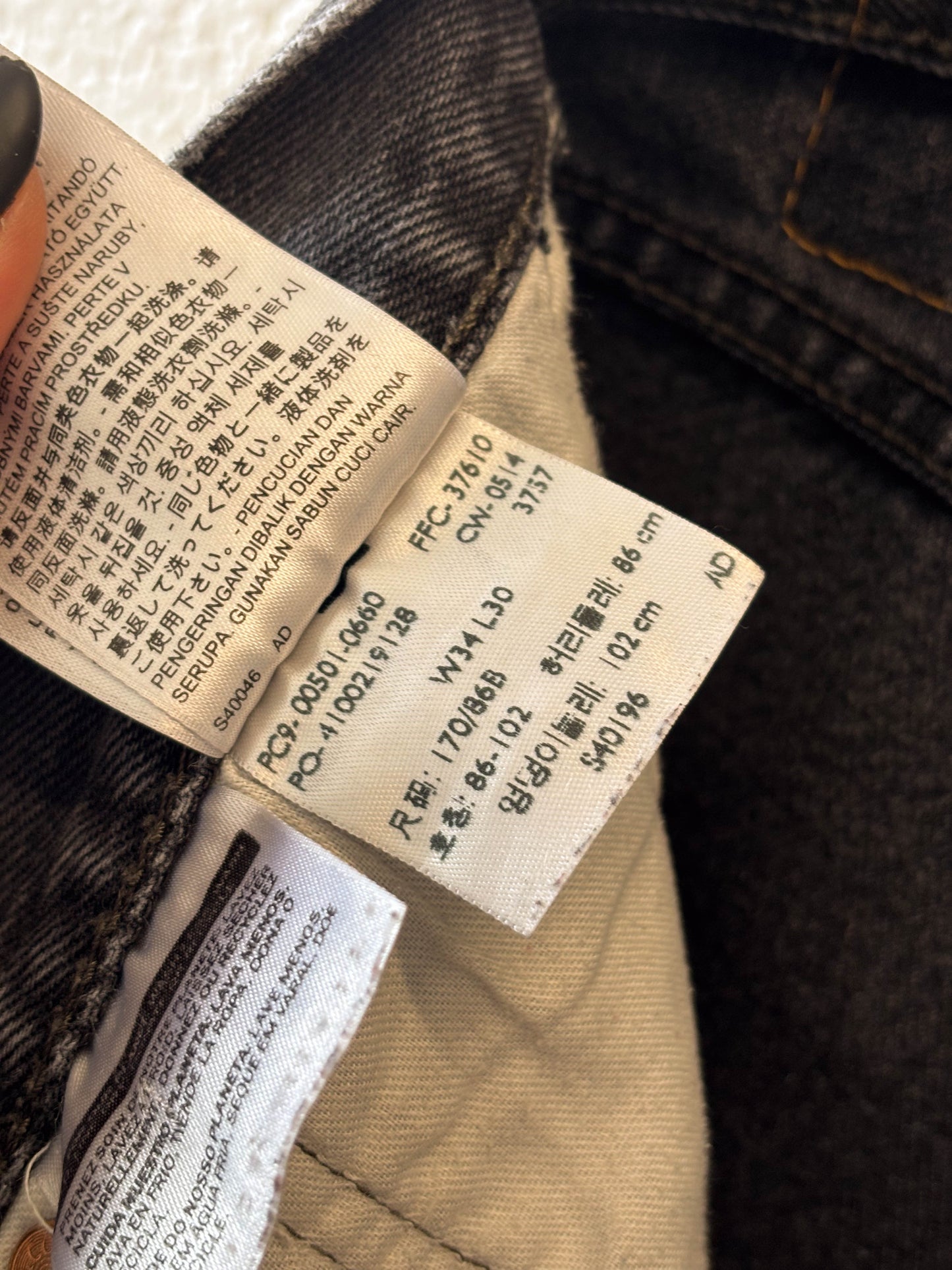 Black Levi’s 501s : 34