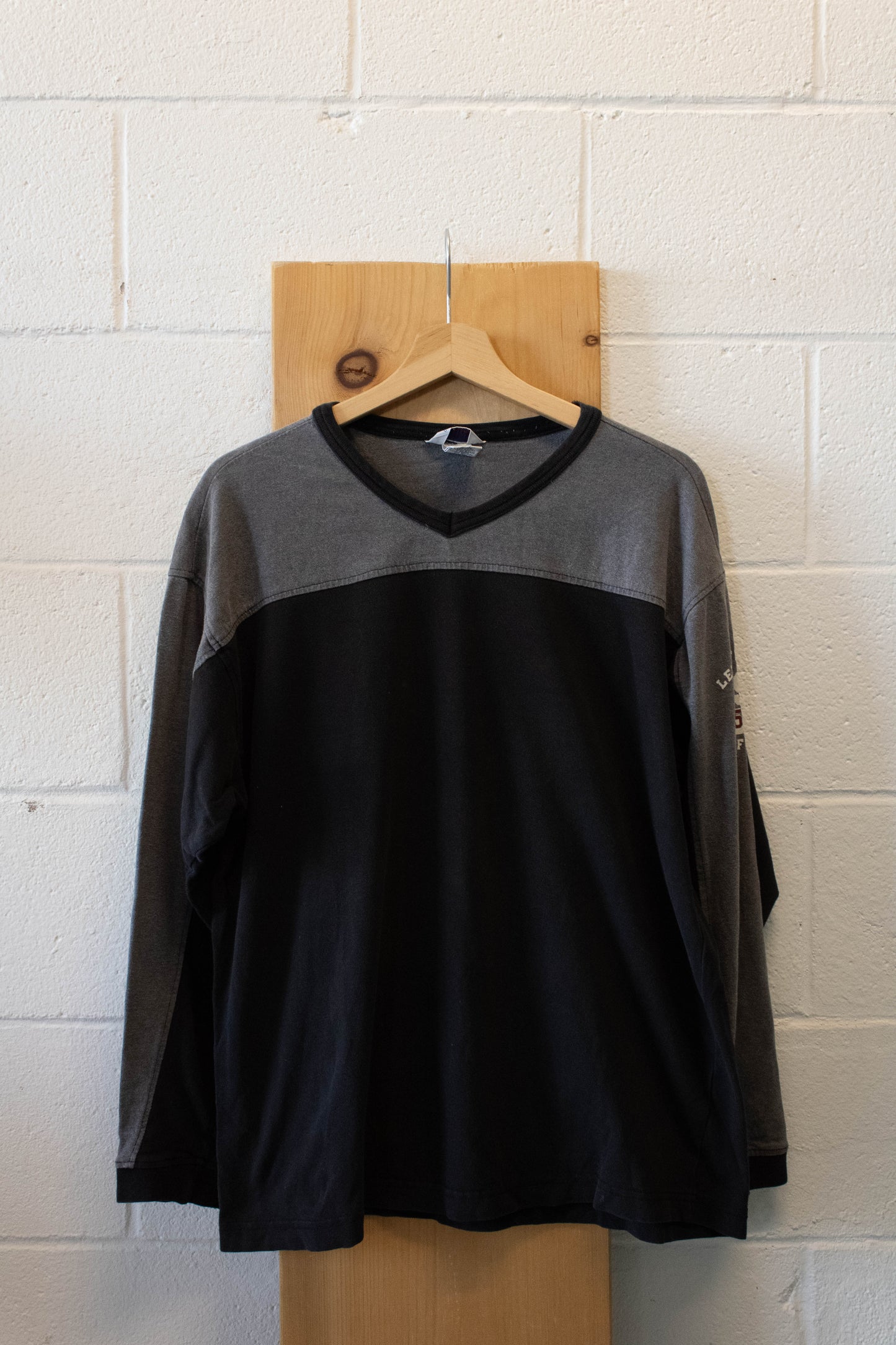 Levis Black and Grey Long Sleeve : XL