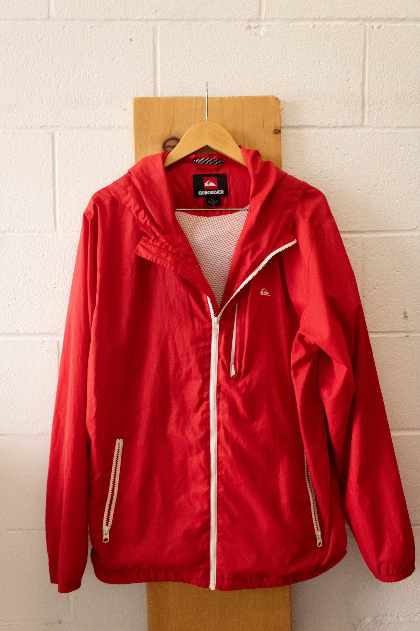 Red Quiksilver Windbreaker : XL