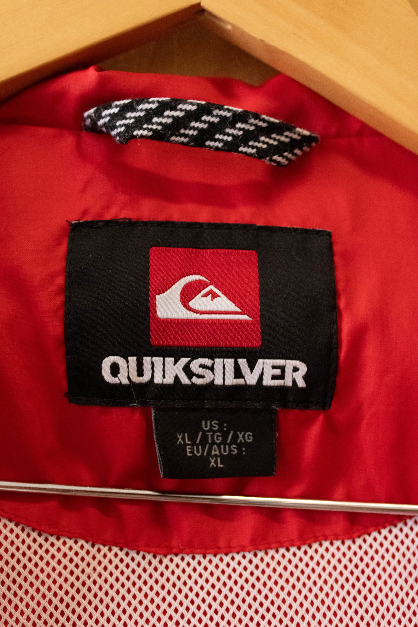 Red Quiksilver Windbreaker : XL
