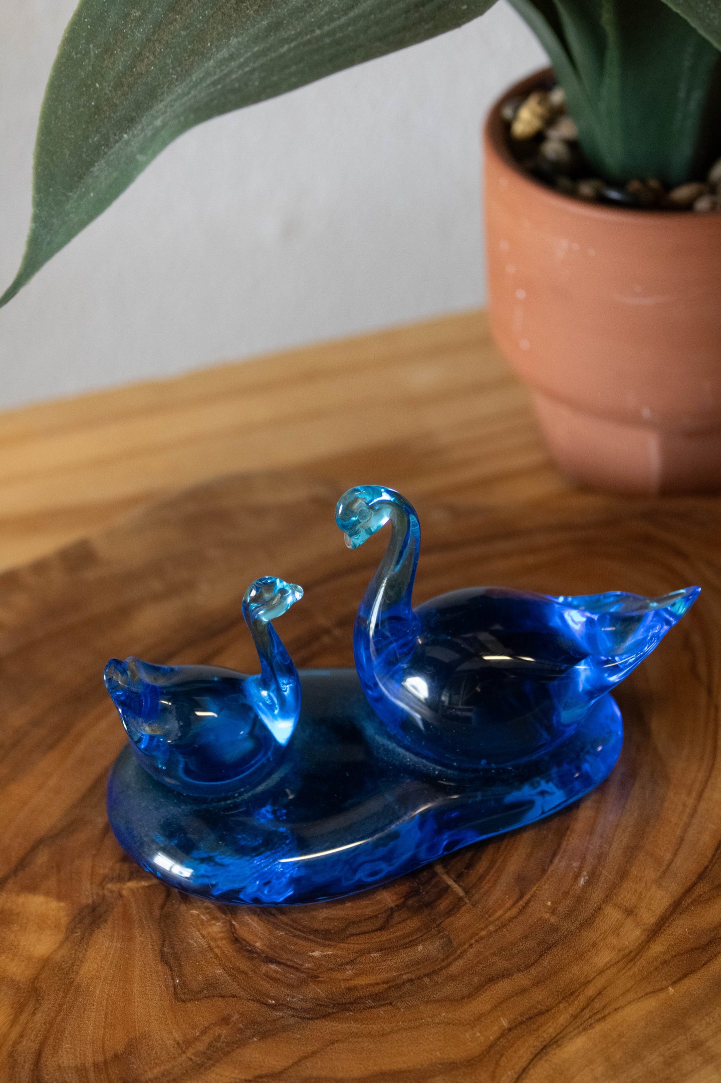 Vtg Blue Glass Swans