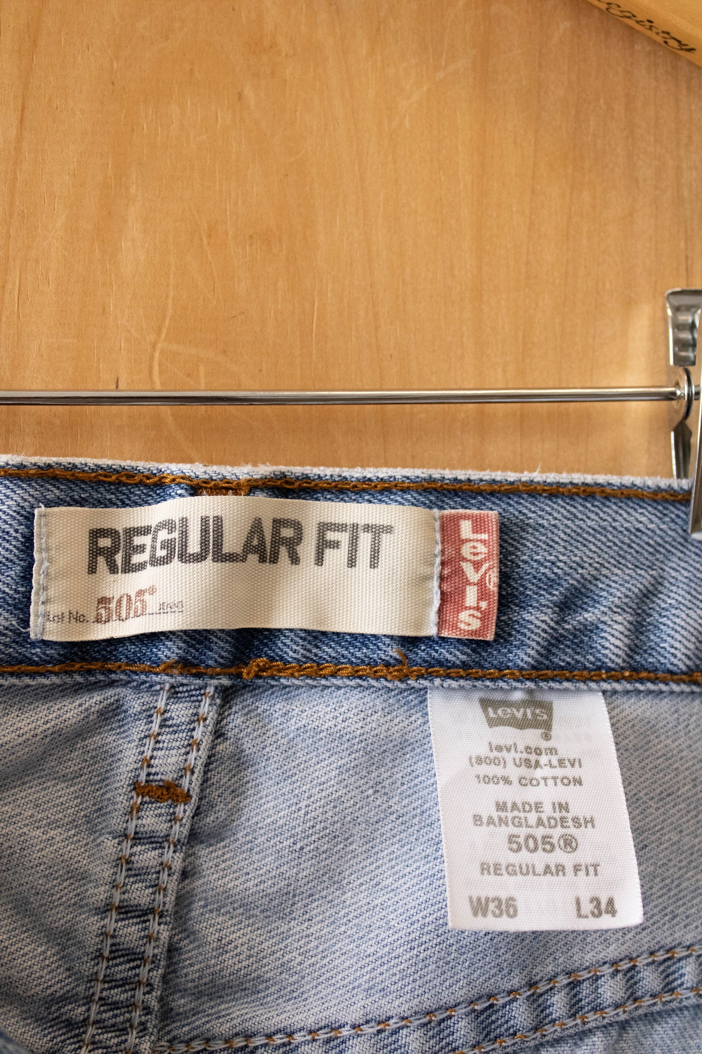 Levi’s 505 Light Wash Jeans : 36