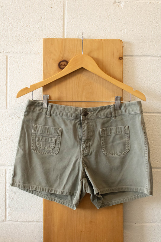 Khaki Shorts : 6