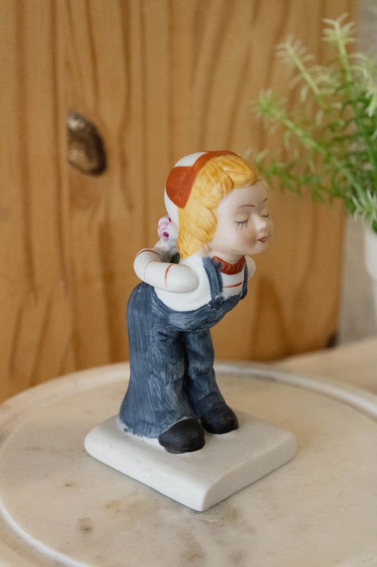 Vtg Kissing Girl Figurine