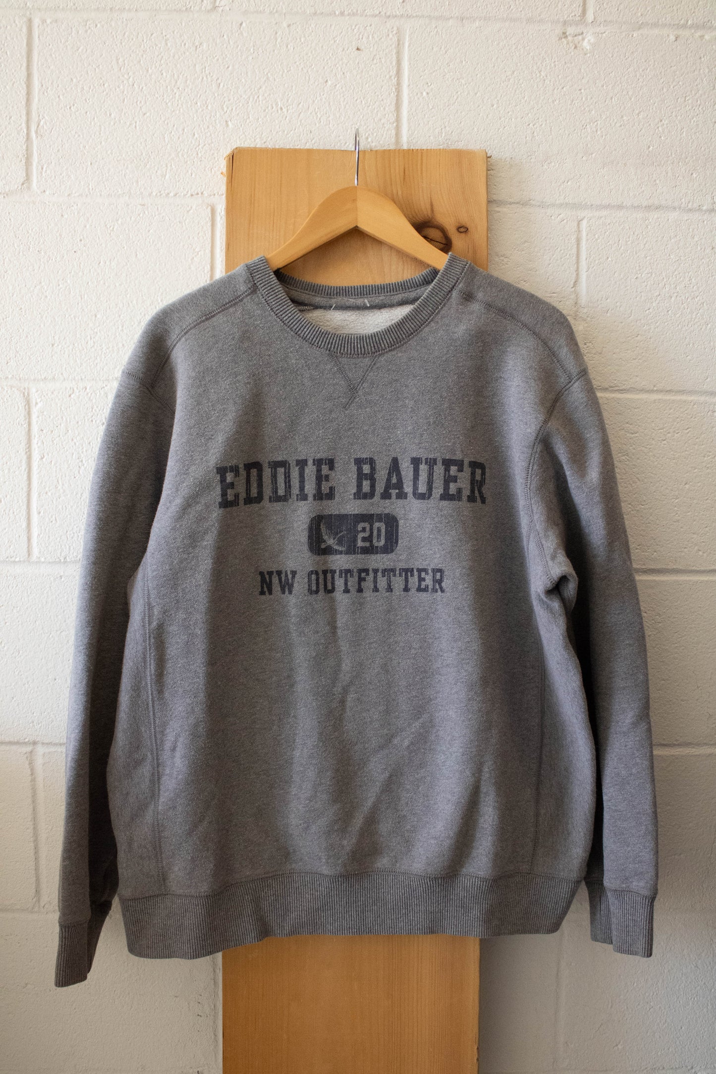 Grey Eddie Bauer Crew : L