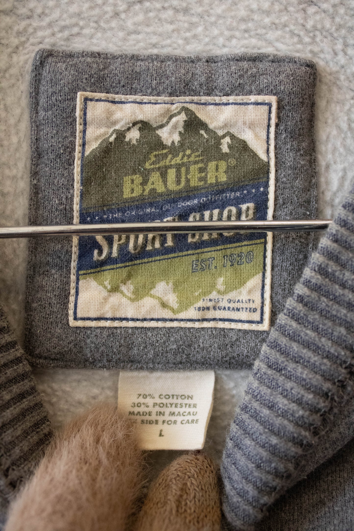 Grey Eddie Bauer Crew : L