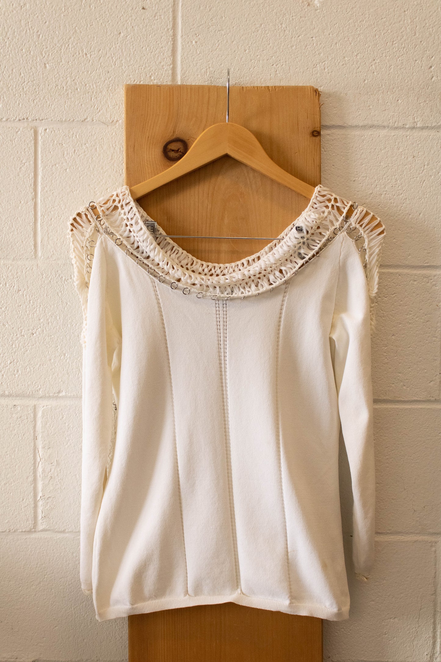 Caché Cut Out Detail Top : L