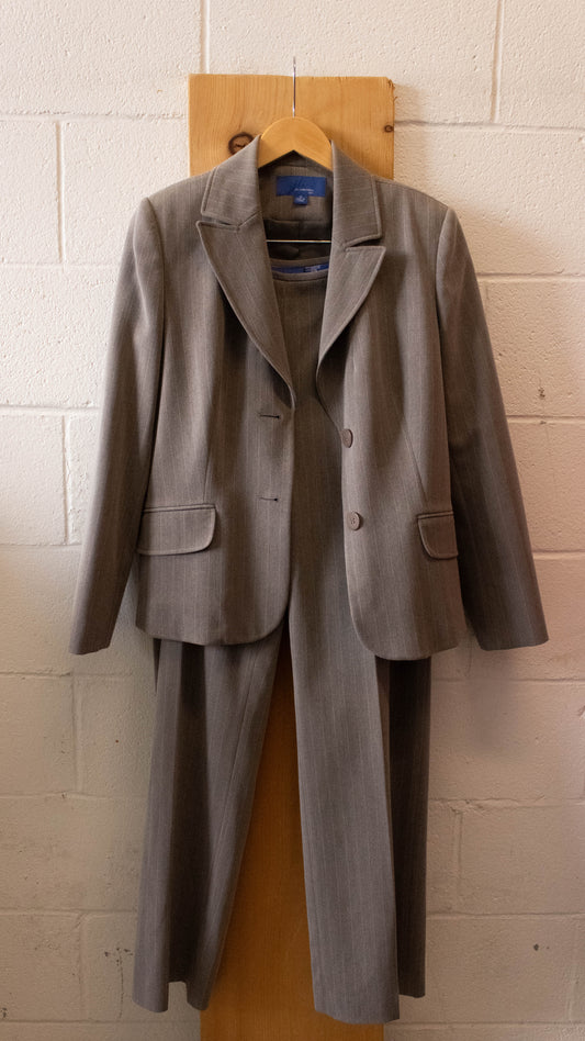 Grey Striped Pants Suit : 10