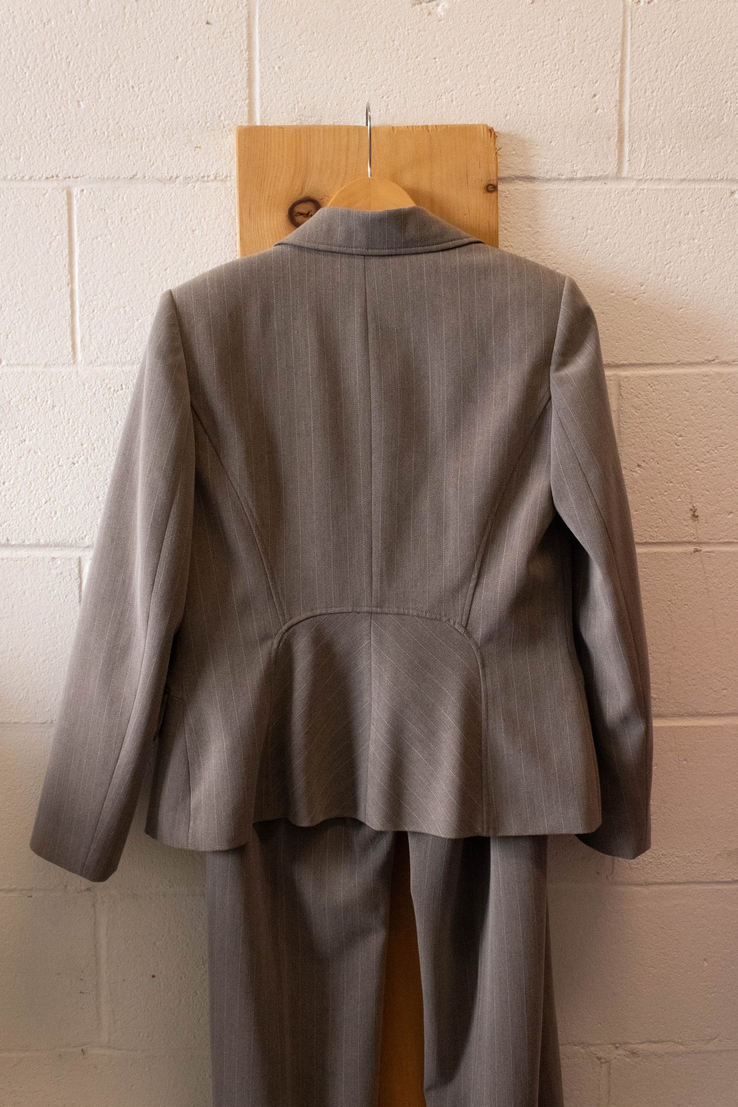 Grey Striped Pants Suit : 10