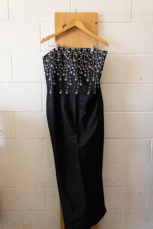 Black Embroidered Strapless Dress : 13
