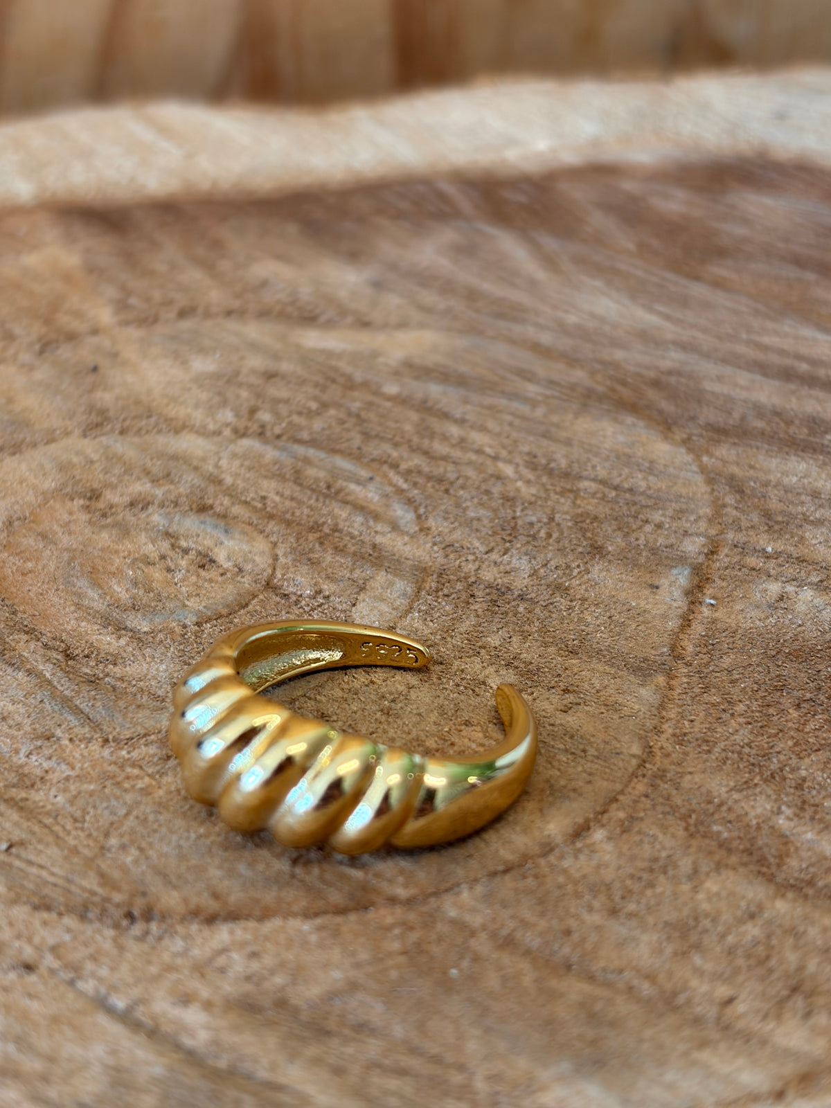 925 Gold Tone Ribbed Ring : Size 8