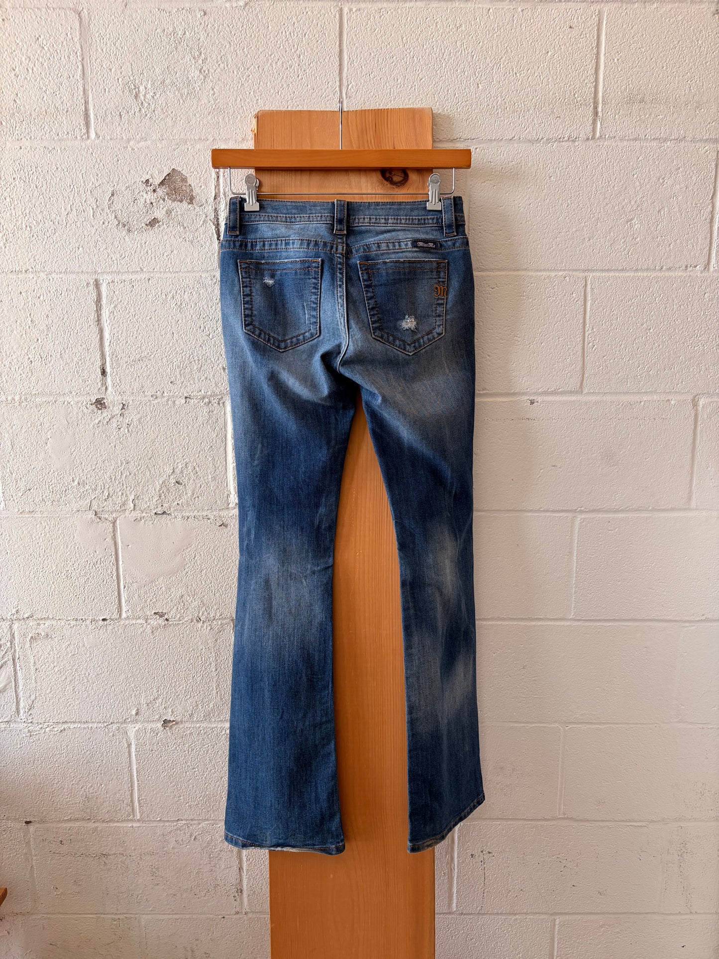 Mid-Rise Miss Me Jeans : 26