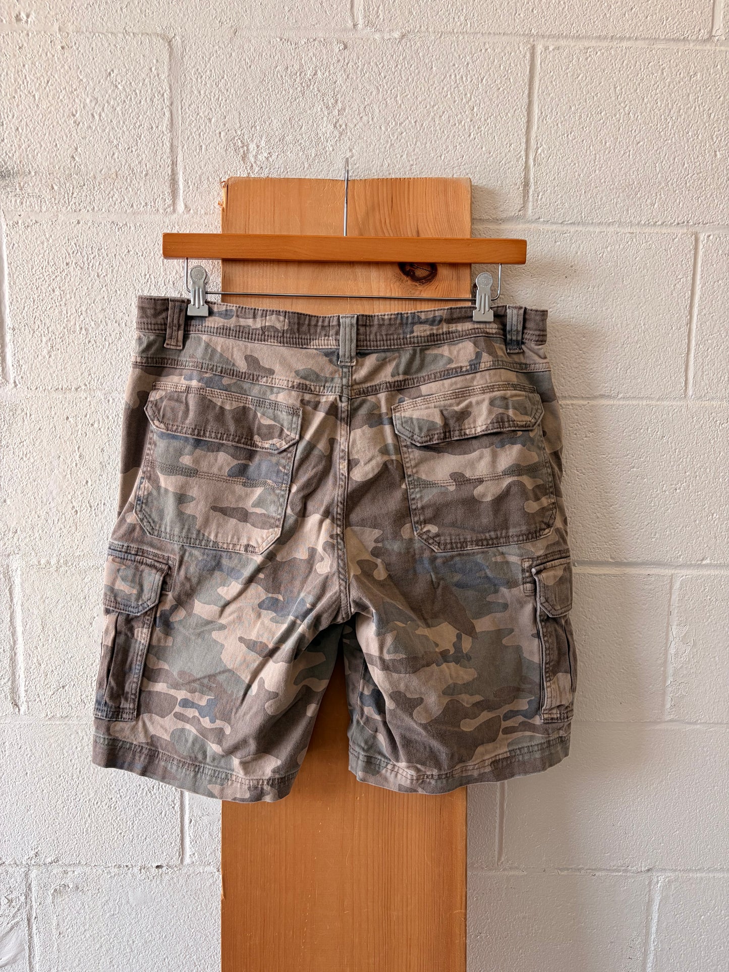 Camo Cargo Shorts : 36