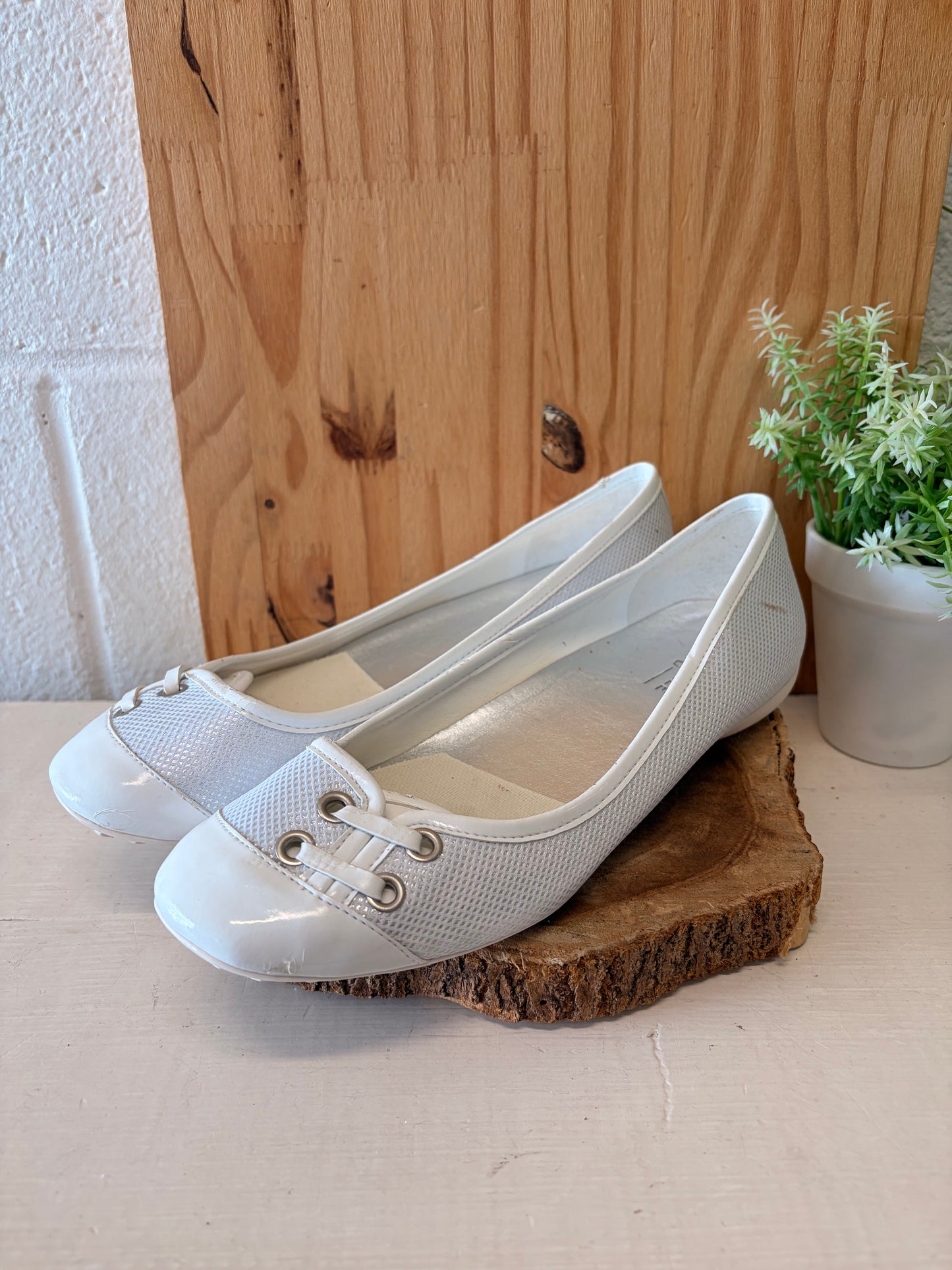 White Ballet Flats : Size 6.5