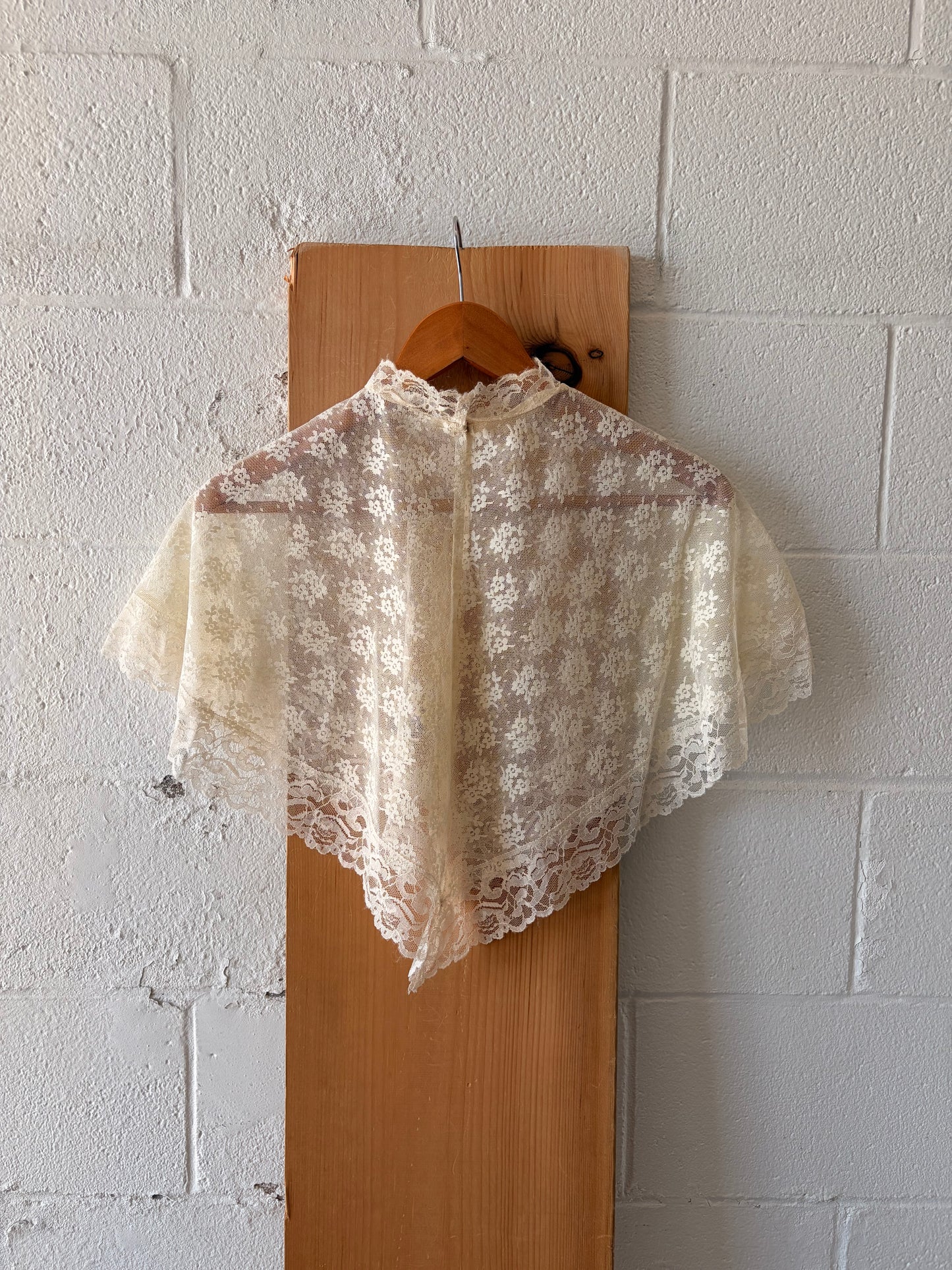 Lace Poncho / Cape