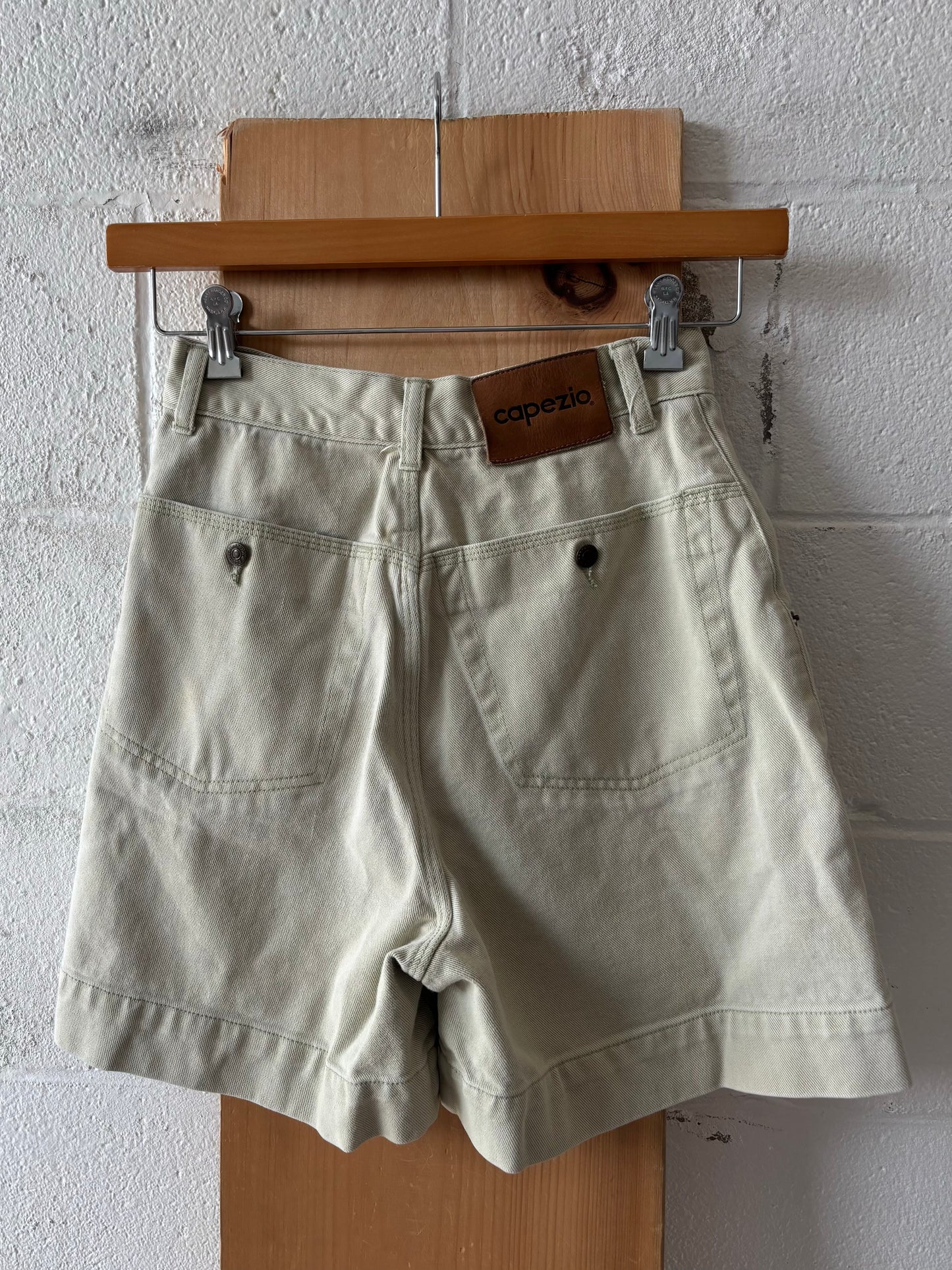 Vtg Green High Waisted Capezio Shorts : 26” W