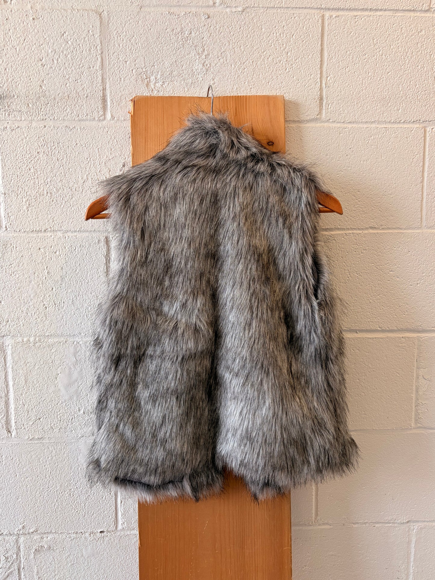 Gray Faux Fur Vest : S