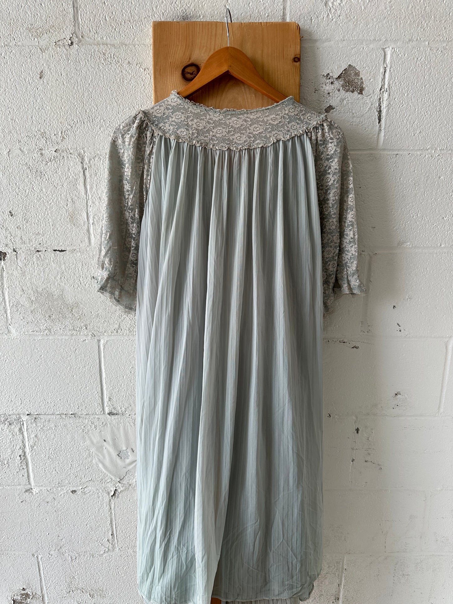 Vtg Lace Detail Robe : M/L