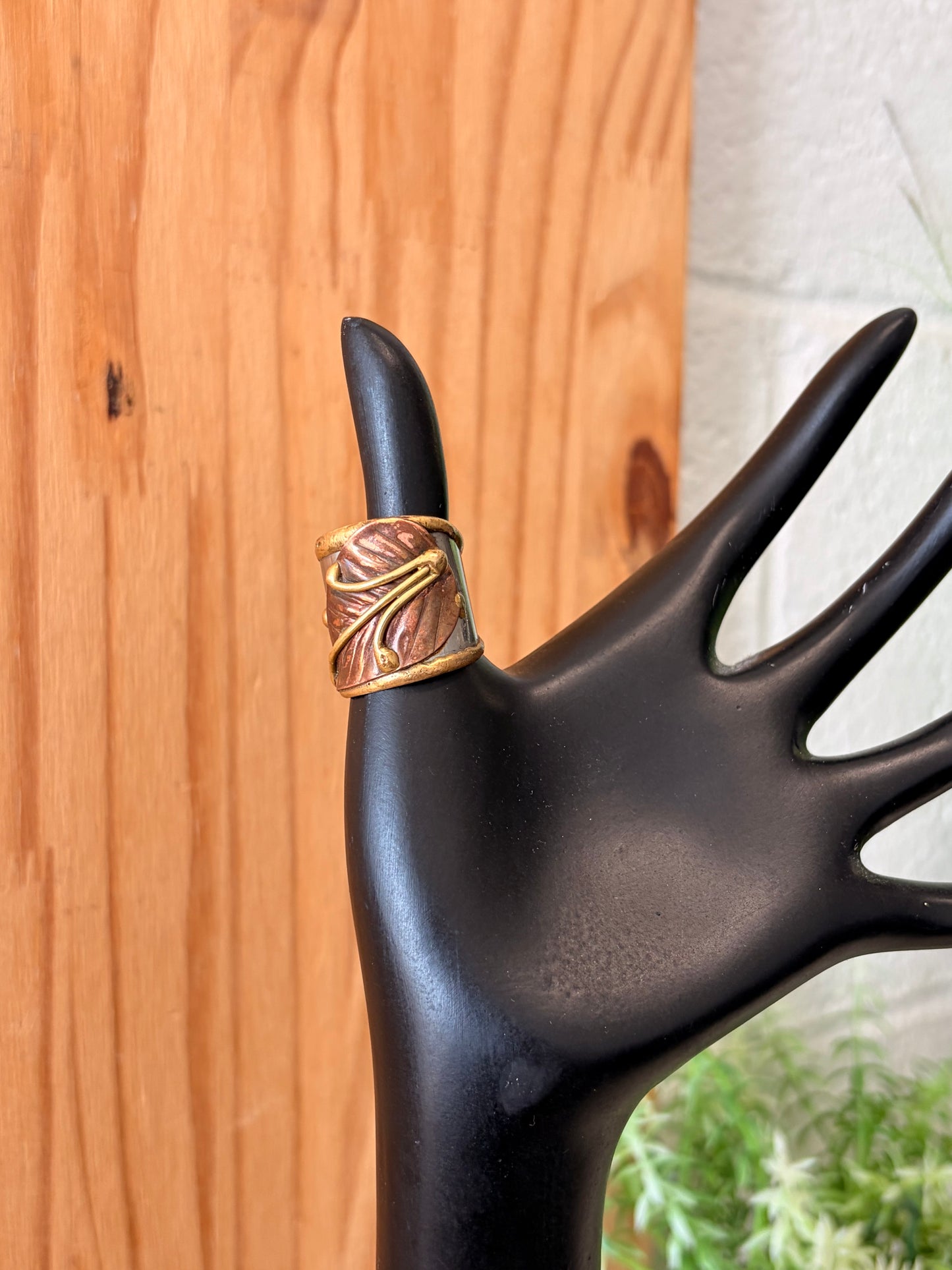 Three Tone Metal Leaf Ring : Size 7