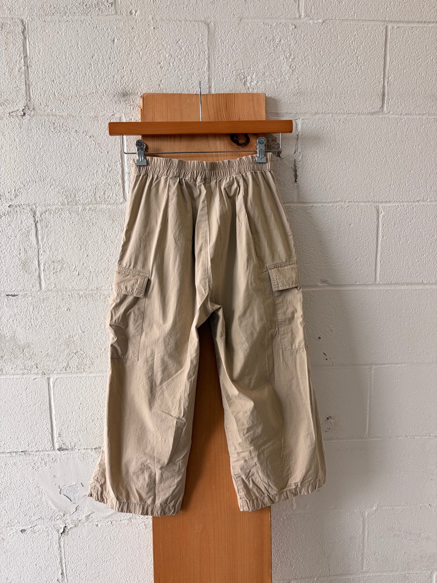 Khaki Cargo Capris : S