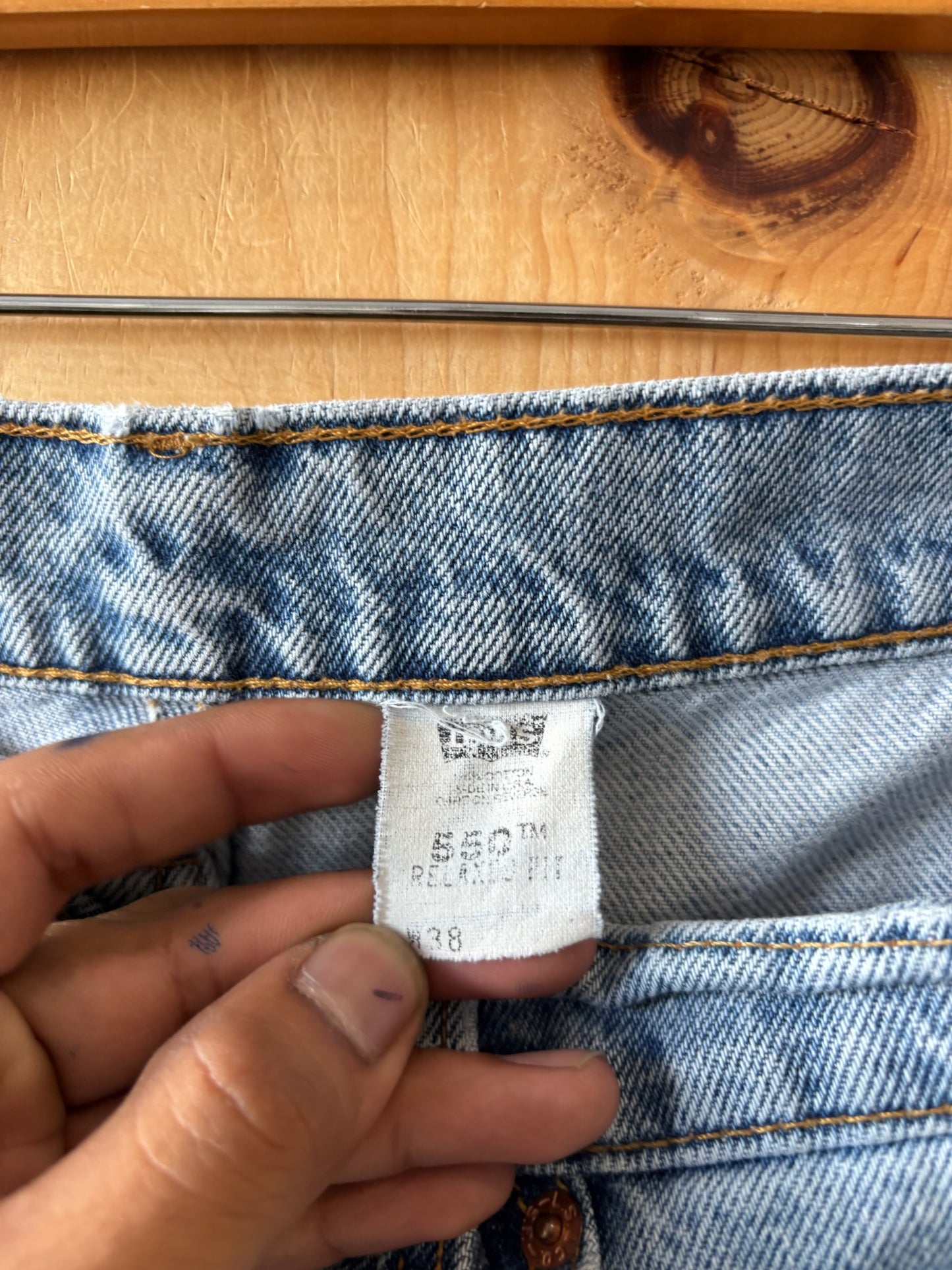 Vtg Levi’s Denim Shorts : 36” W