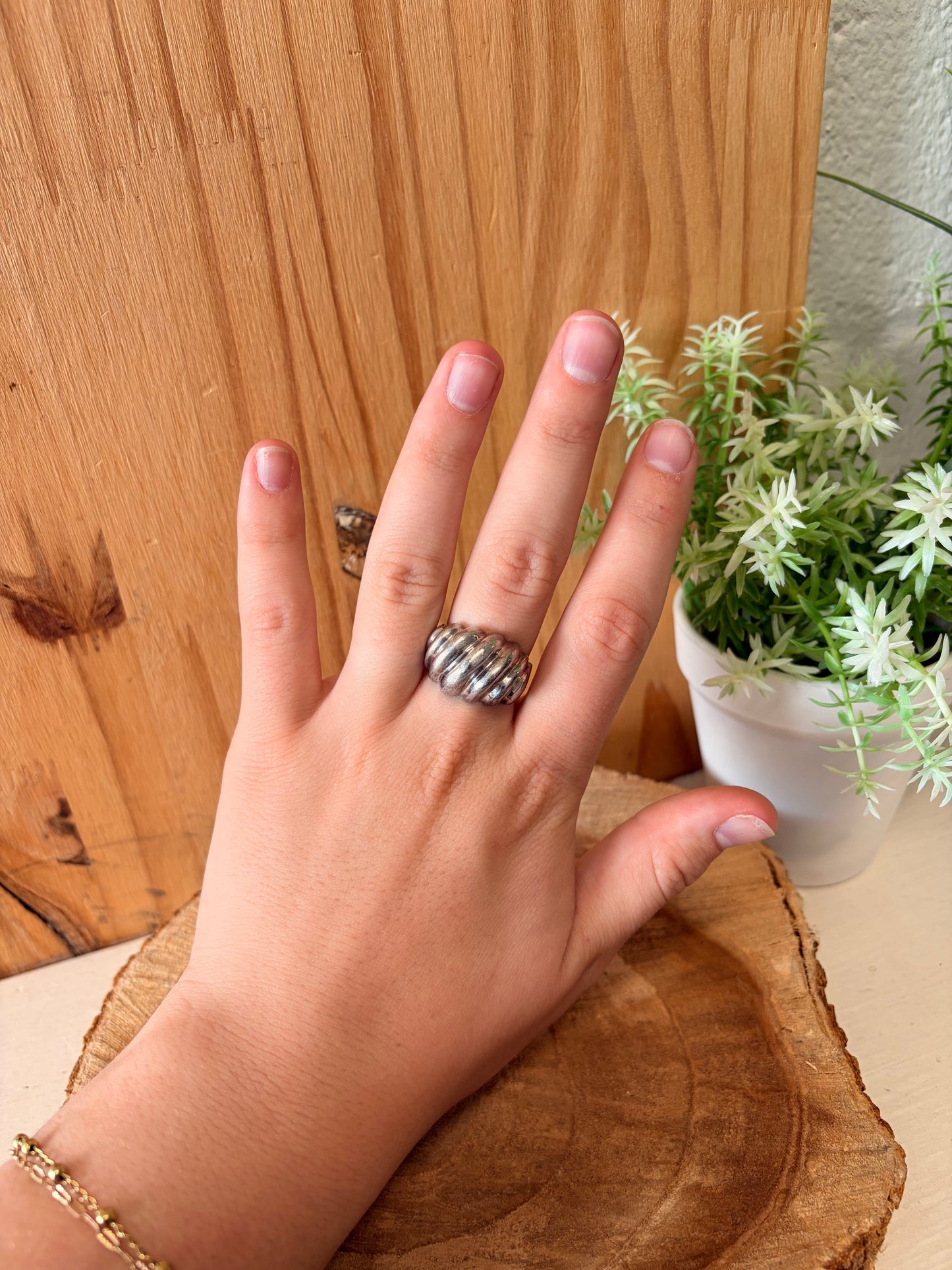 925 Sterling Silver Ribbed Dome Ring : Size 8.5