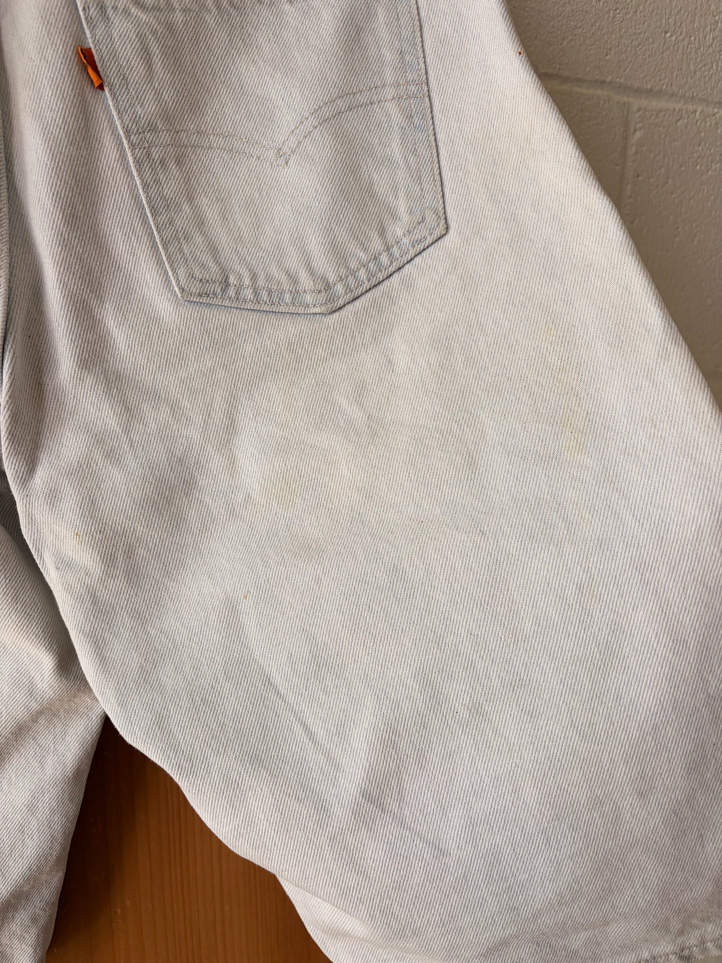 ‘93 Light Wash Levi 550’s : 32